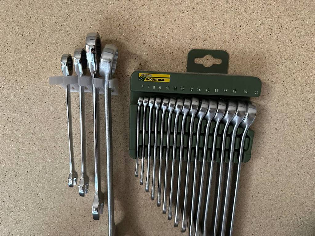 Giá đỡ dụng cụ với ốc vít 3x20 cho máy móc