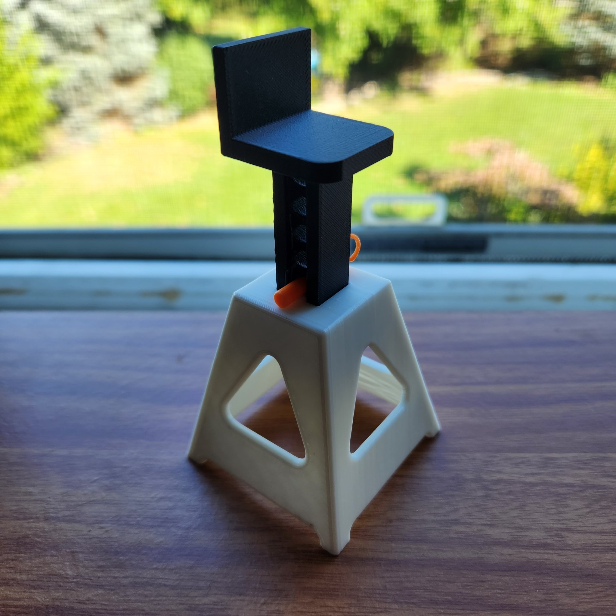 Giá đỡ GPU kiểu Mini Jack Stand độc đáo