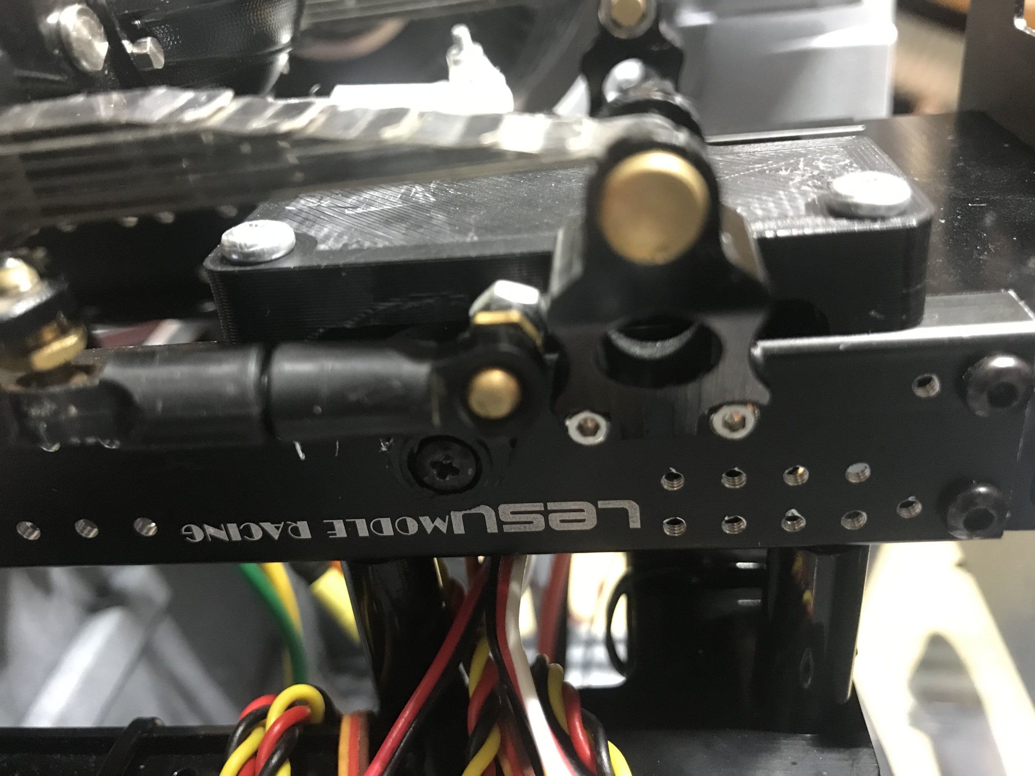 Giá đỡ servo lái và chuyển số cho xe tải RC 1/14