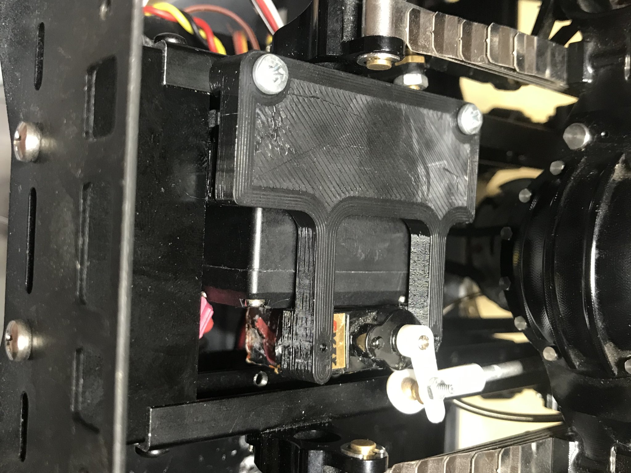 Giá đỡ servo lái và chuyển số cho xe tải RC 1/14