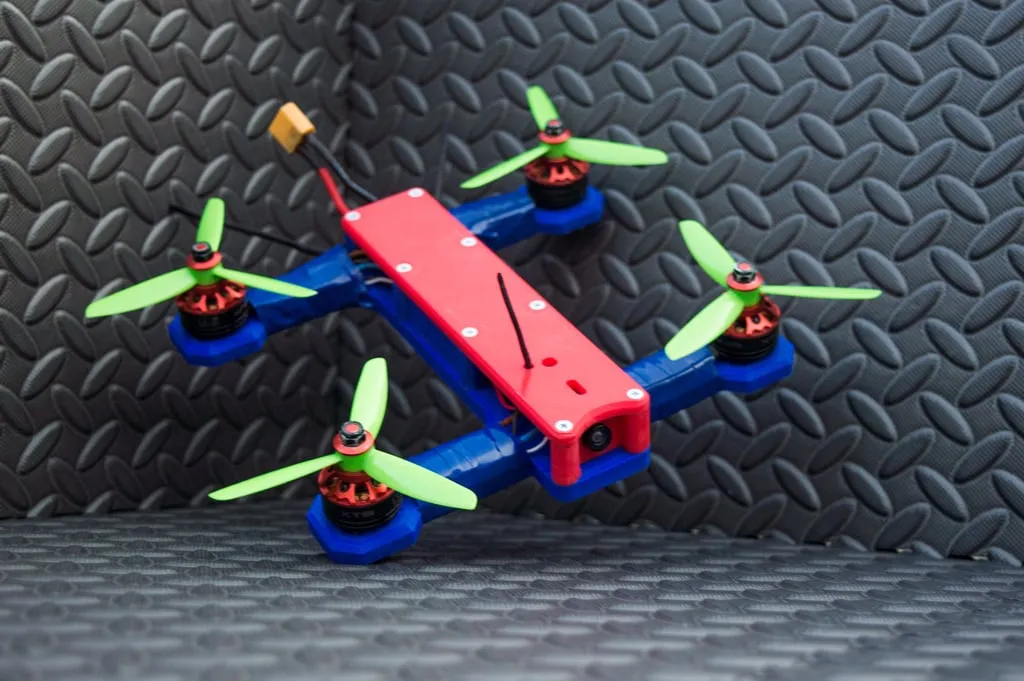 Khung drone FPV 4 inch với động cơ 2204 2300kv