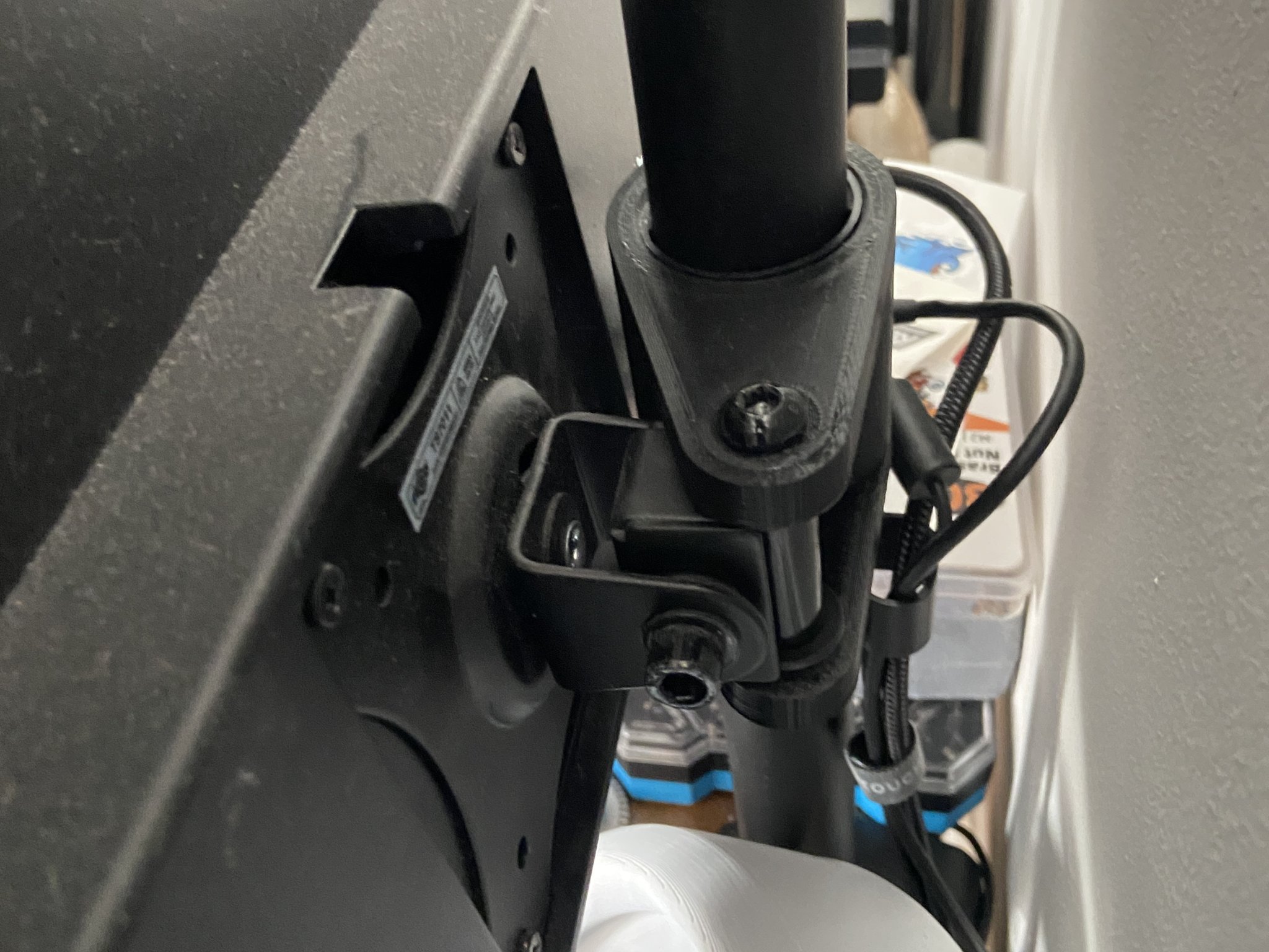 Cần cẩu thay thế cho giá đỡ màn hình giá rẻ từ Amazon