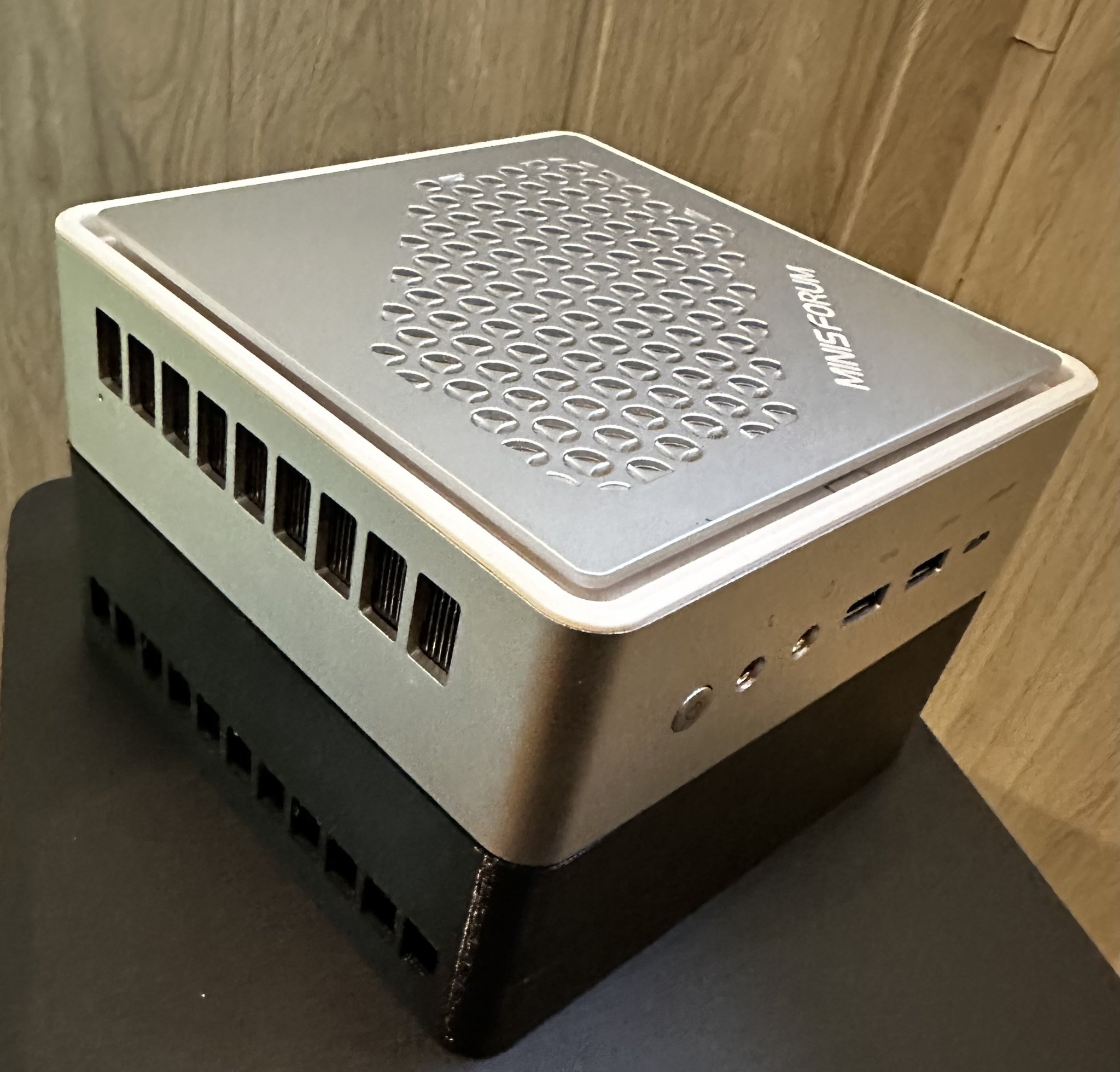 Hệ thống làm mát dưới đáy cho Minisforum HM90