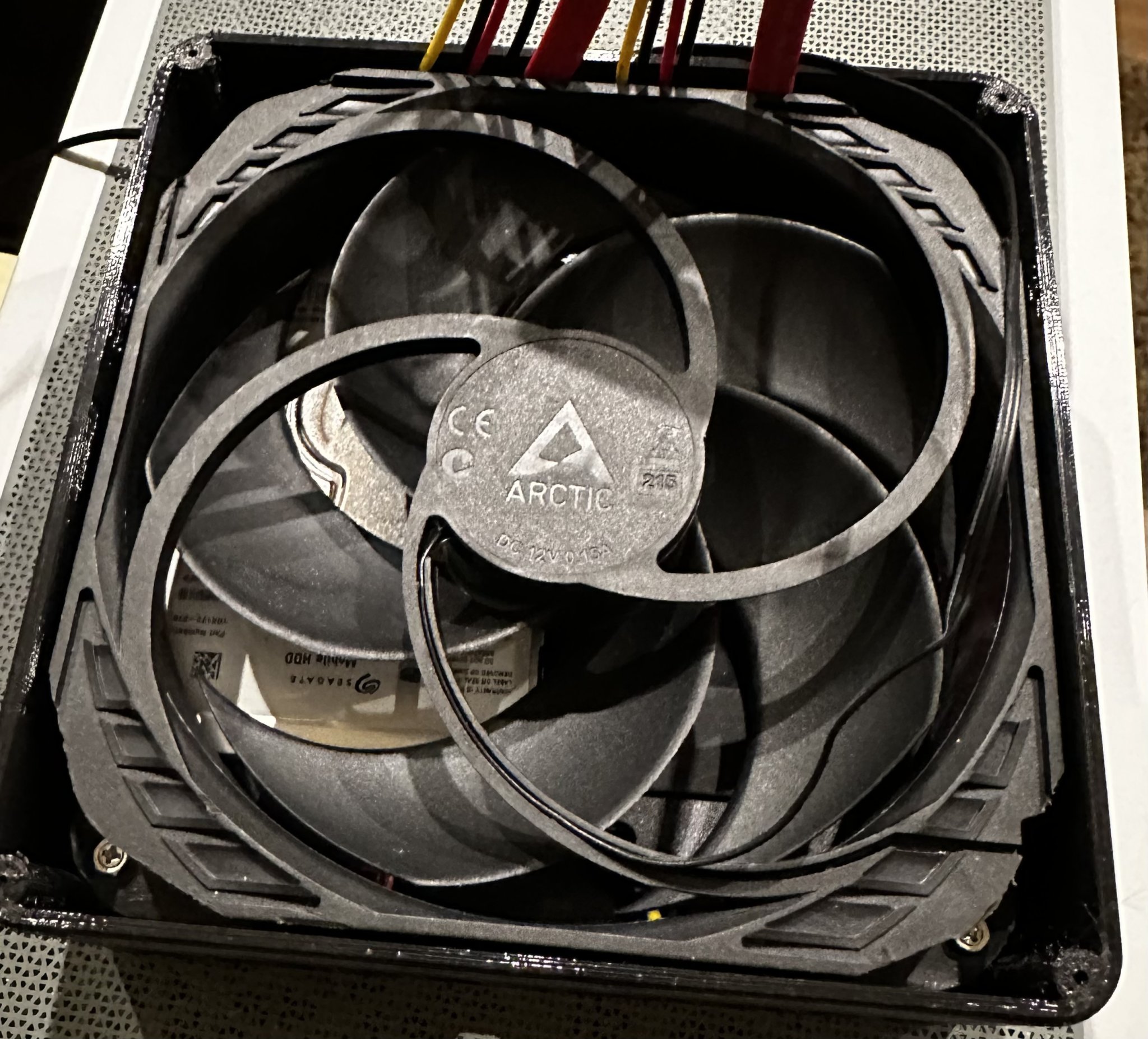 Hệ thống làm mát dưới đáy cho Minisforum HM90