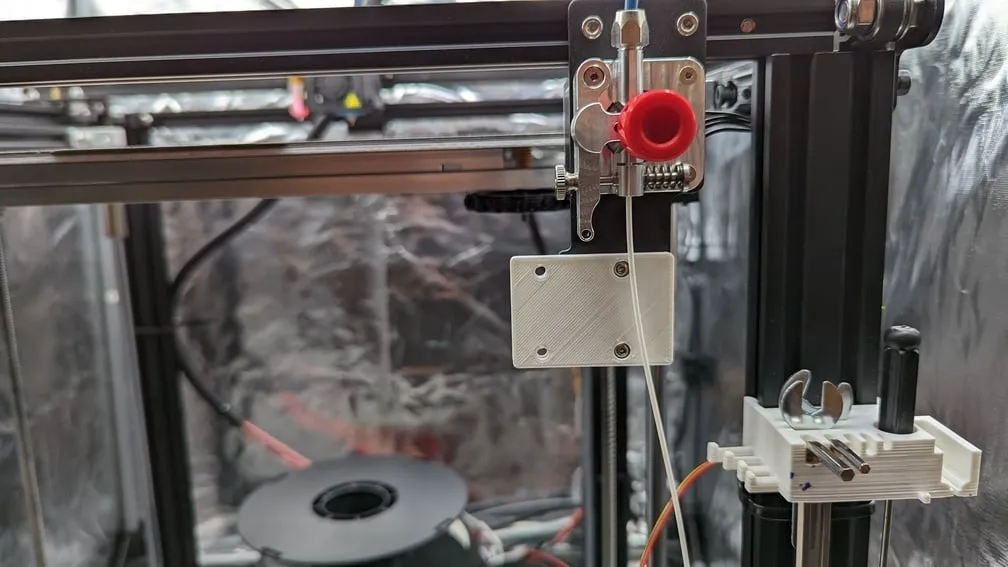 Giá đỡ cảm biến filament cho extruder Micro Swiss trên Ender 5