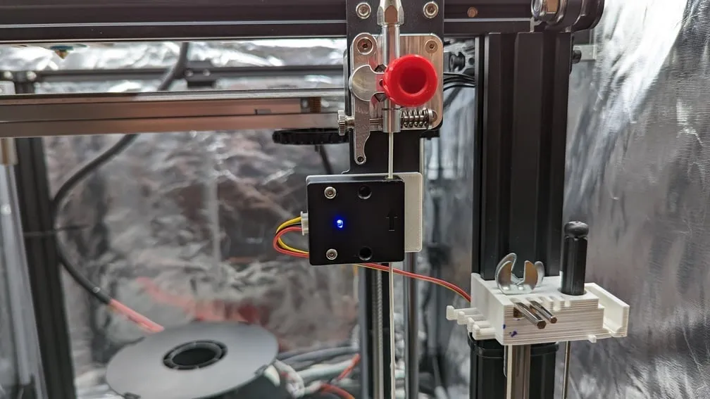 Giá đỡ cảm biến filament cho extruder Micro Swiss trên Ender 5