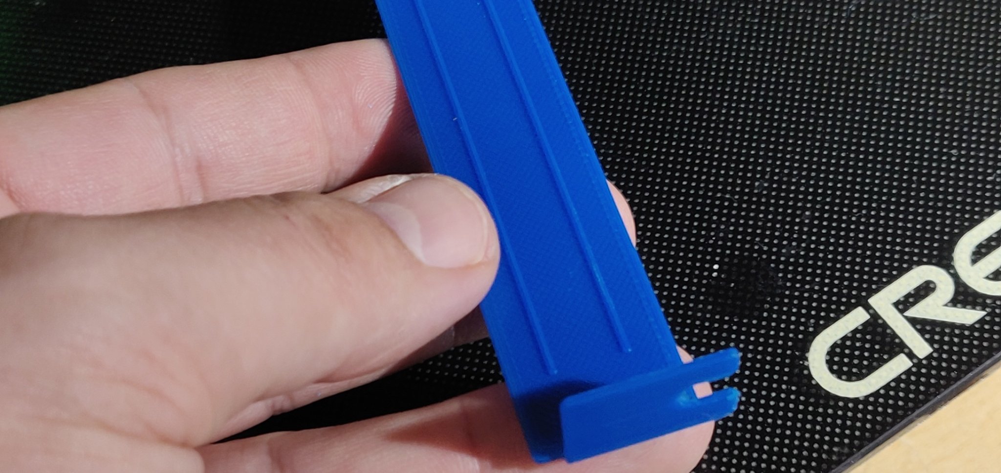 Nắp khe PCI Qube 500 giữ bụi và duy trì luồng khí