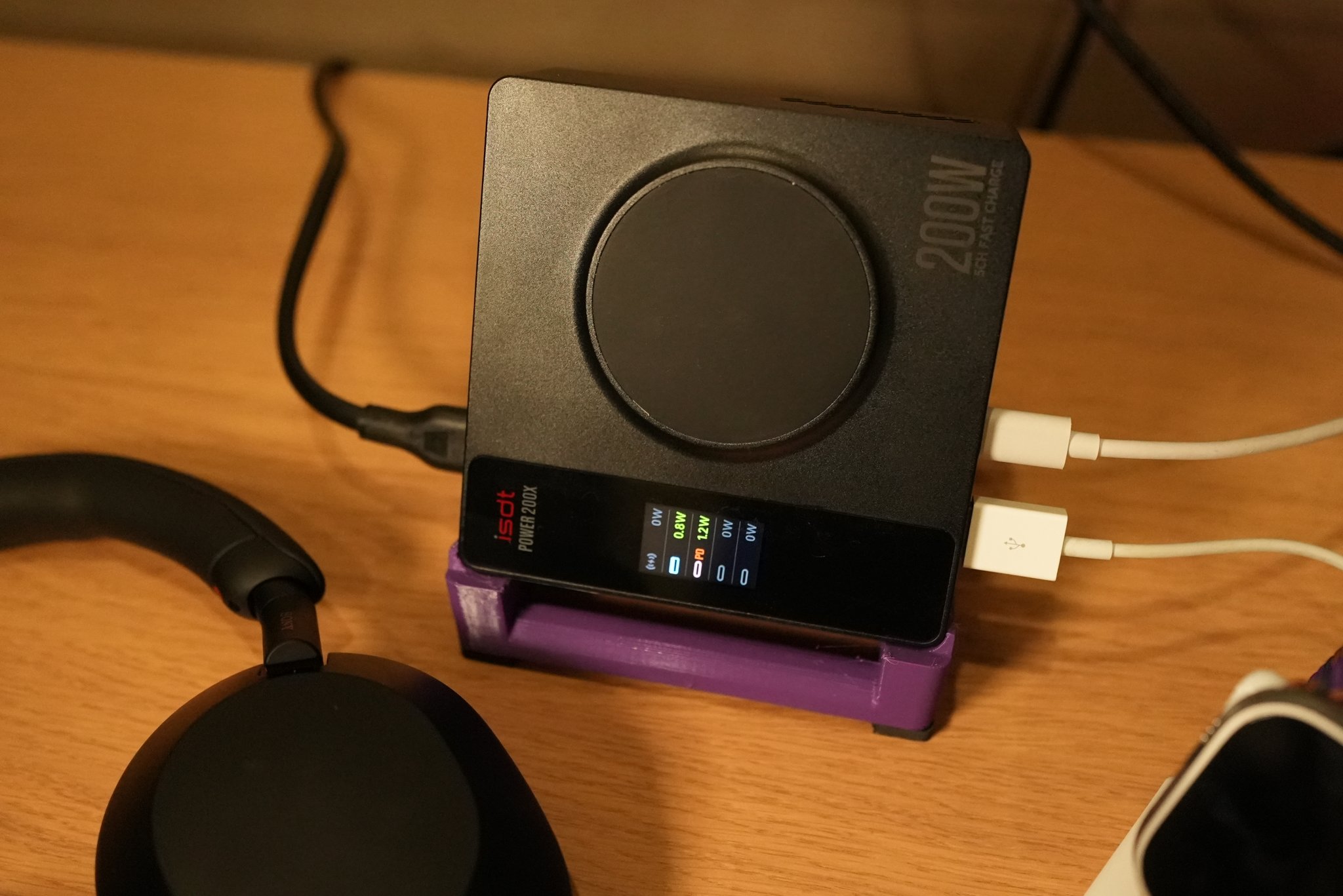 Giá đỡ sạc ISDT POWER 200 với chế độ StandBy cho iPhone