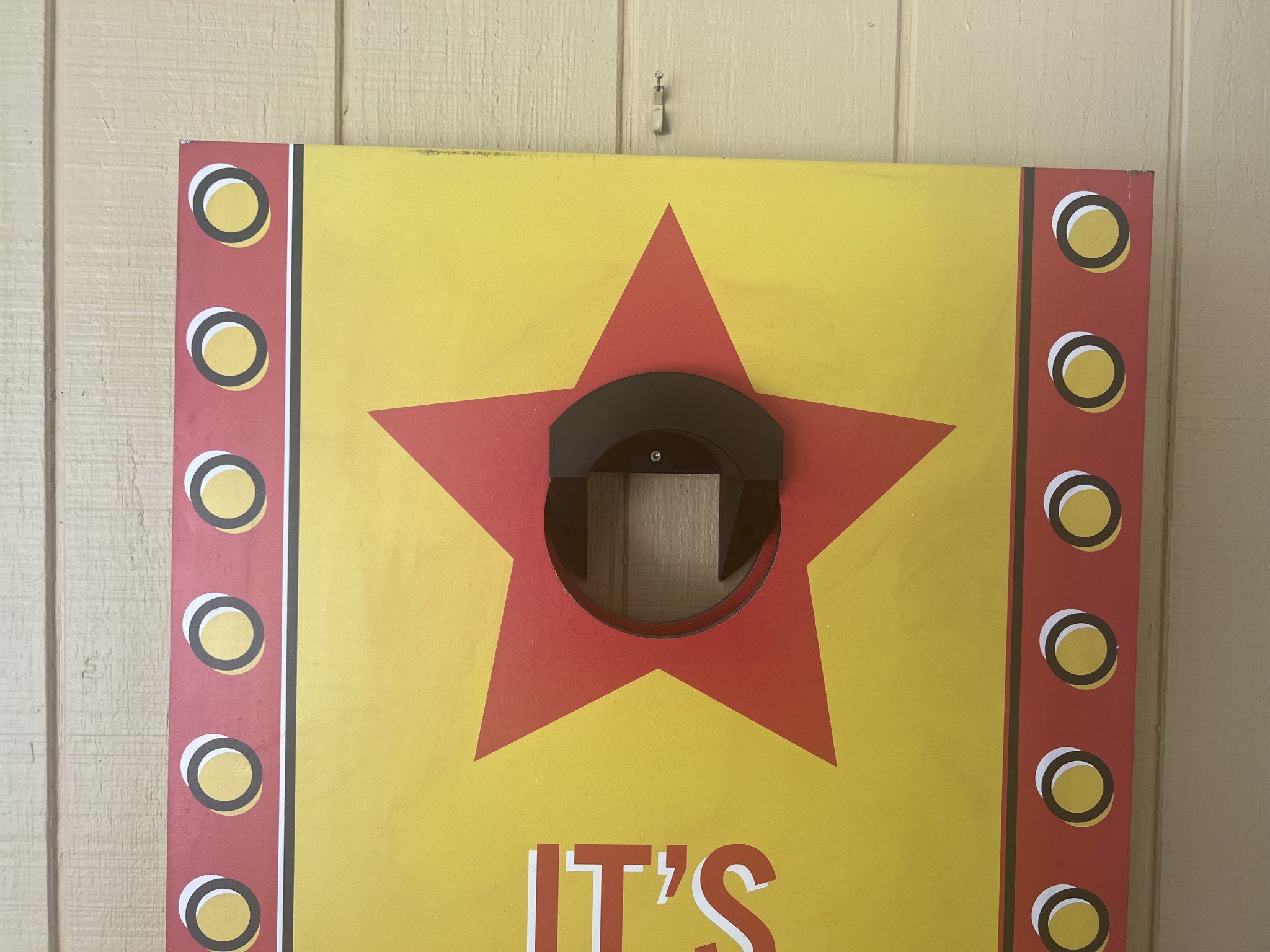 Giá treo tường cho hai bảng cornhole