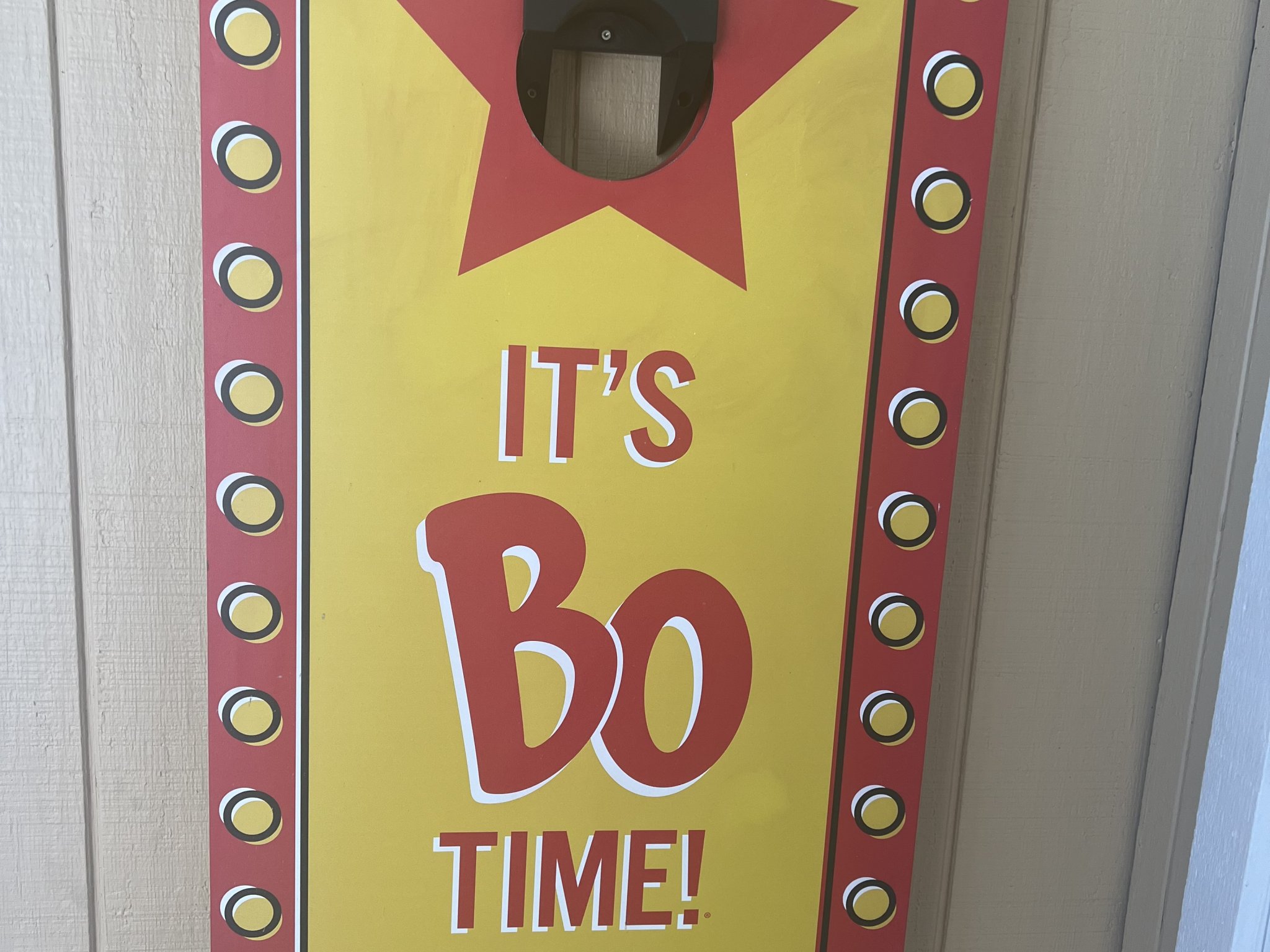 Giá treo tường cho hai bảng cornhole