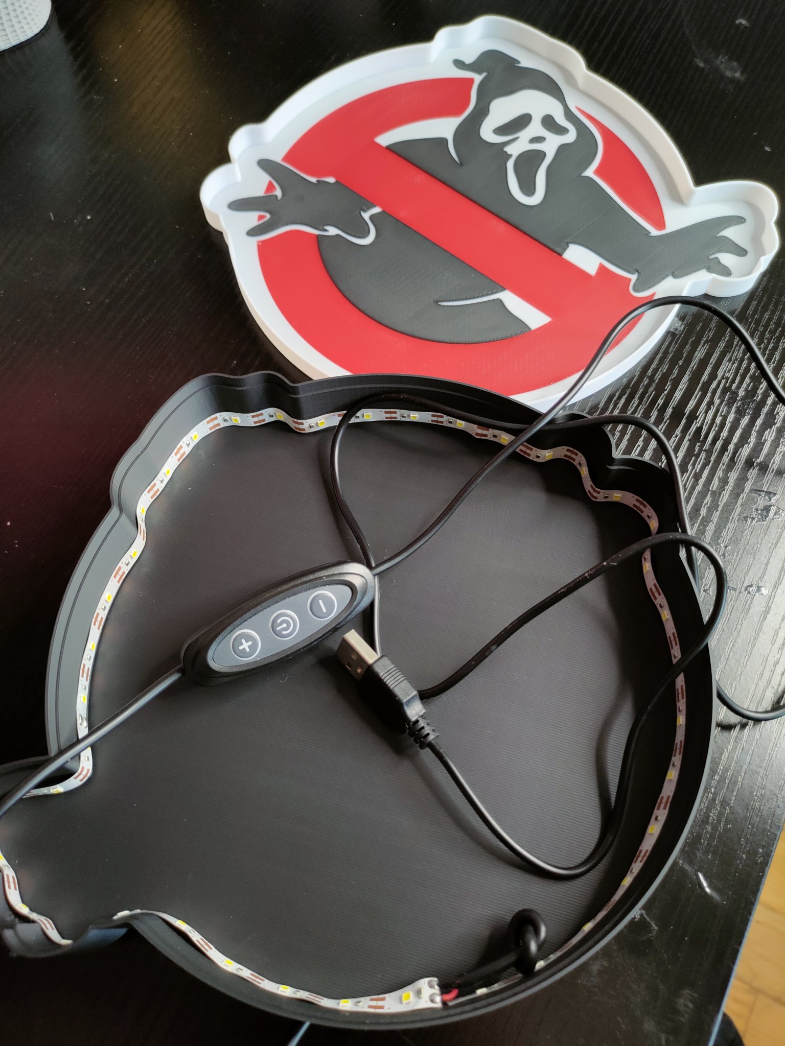 Đèn hộp ánh sáng lấy cảm hứng từ Ghostbusters và Ghostface