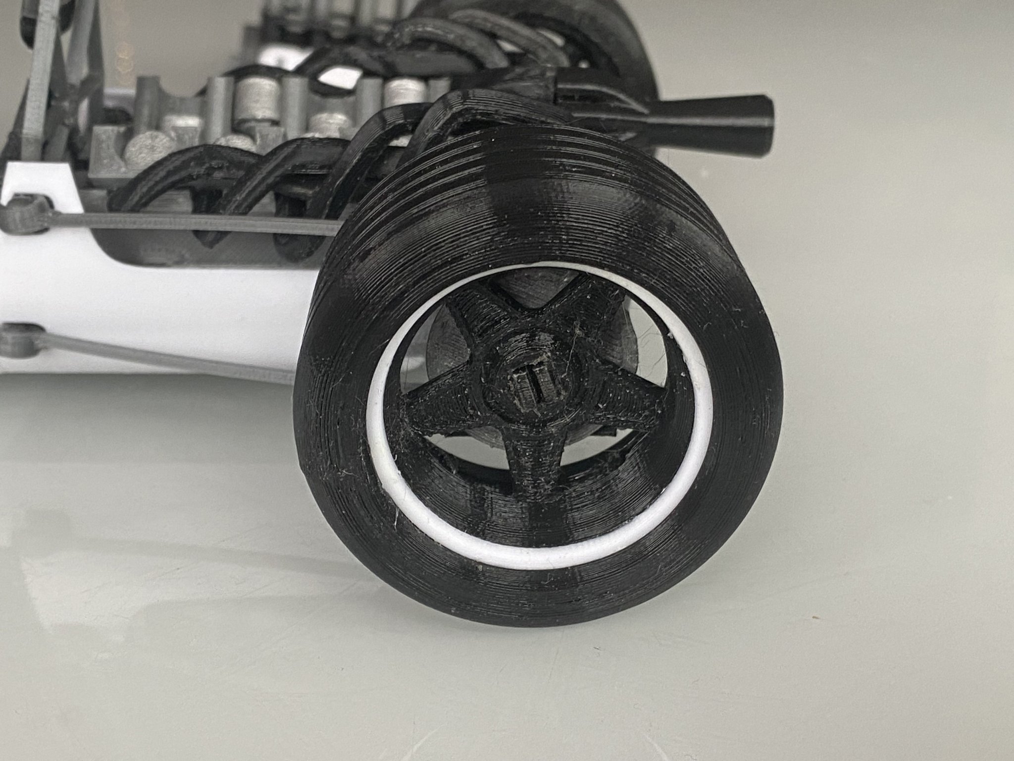 Bánh xe hai màu cho mô hình xe đua SCARBO SVF1