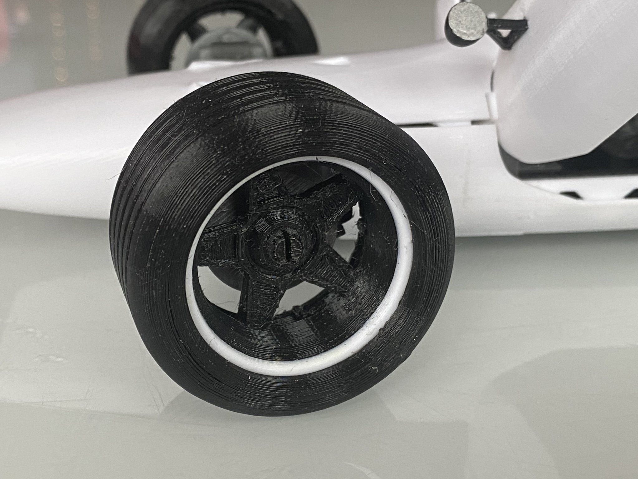 Bánh xe hai màu cho mô hình xe đua SCARBO SVF1