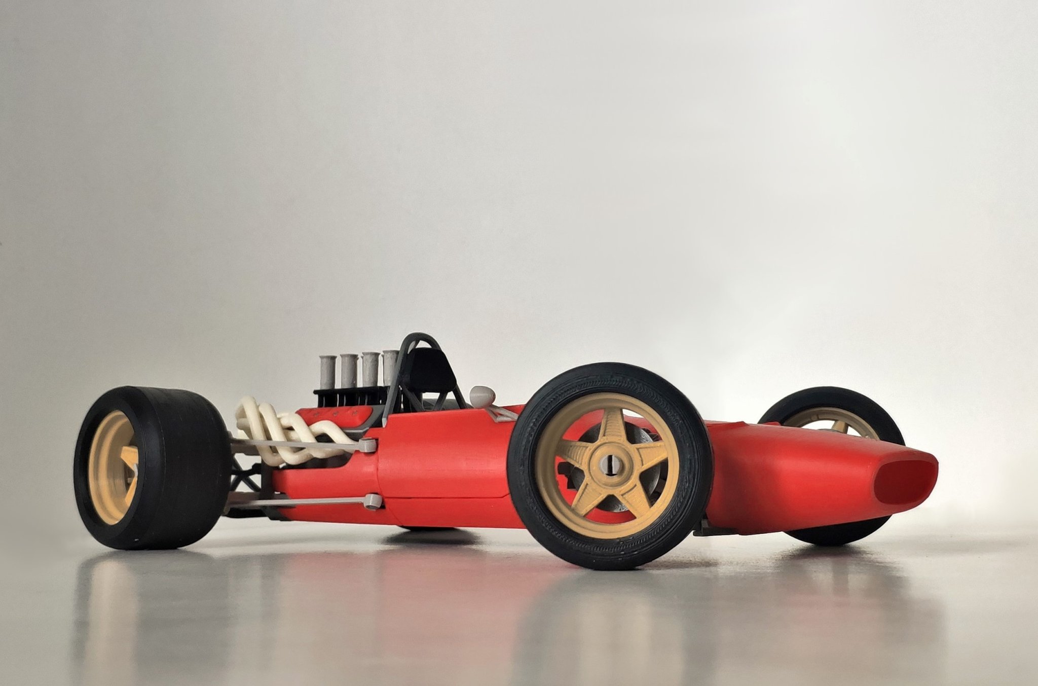 Mô hình xe đua SCARBO SVF1 với cửa và động cơ hoạt động