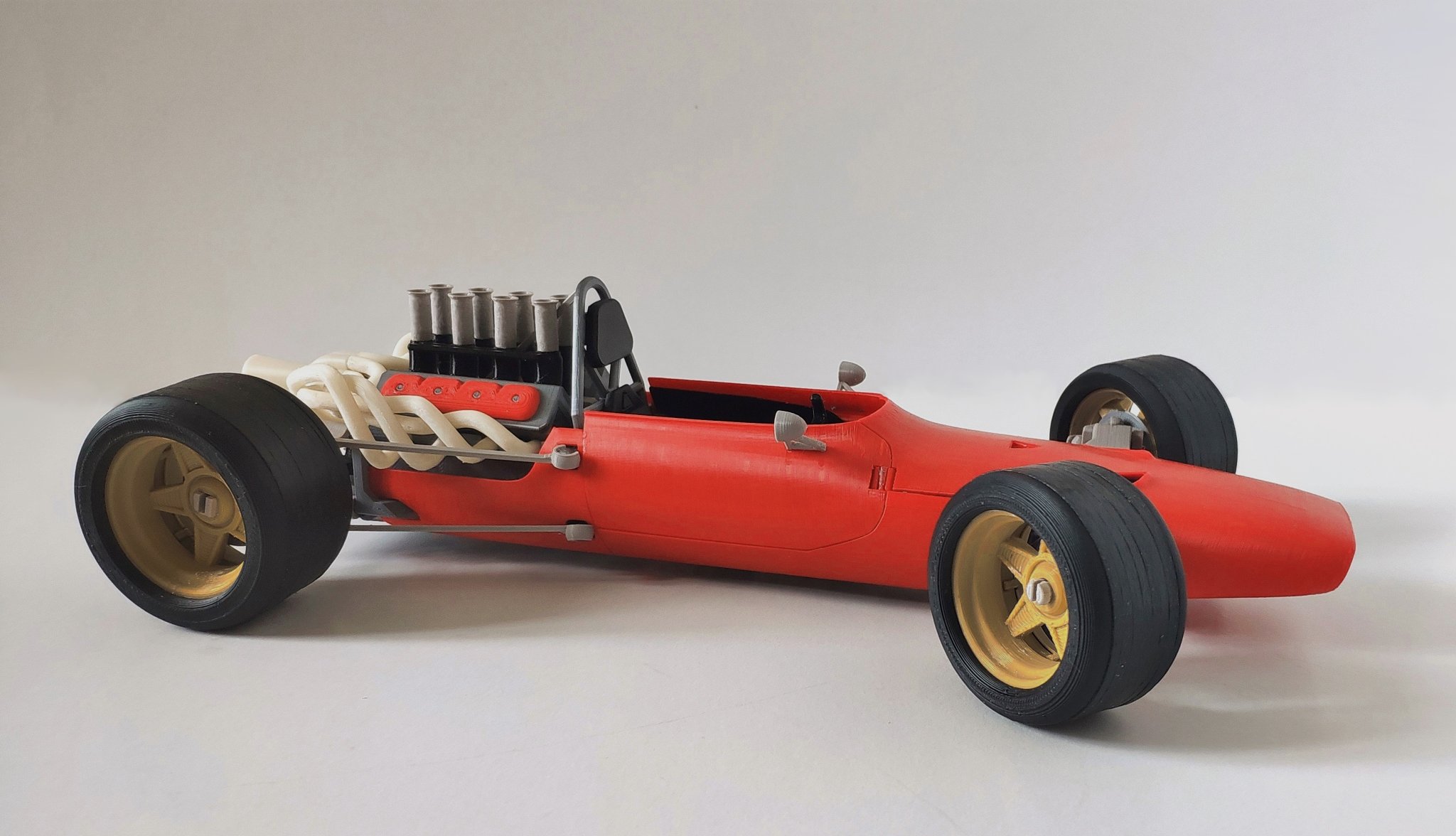 Mô hình xe đua SCARBO SVF1 với cửa và động cơ hoạt động