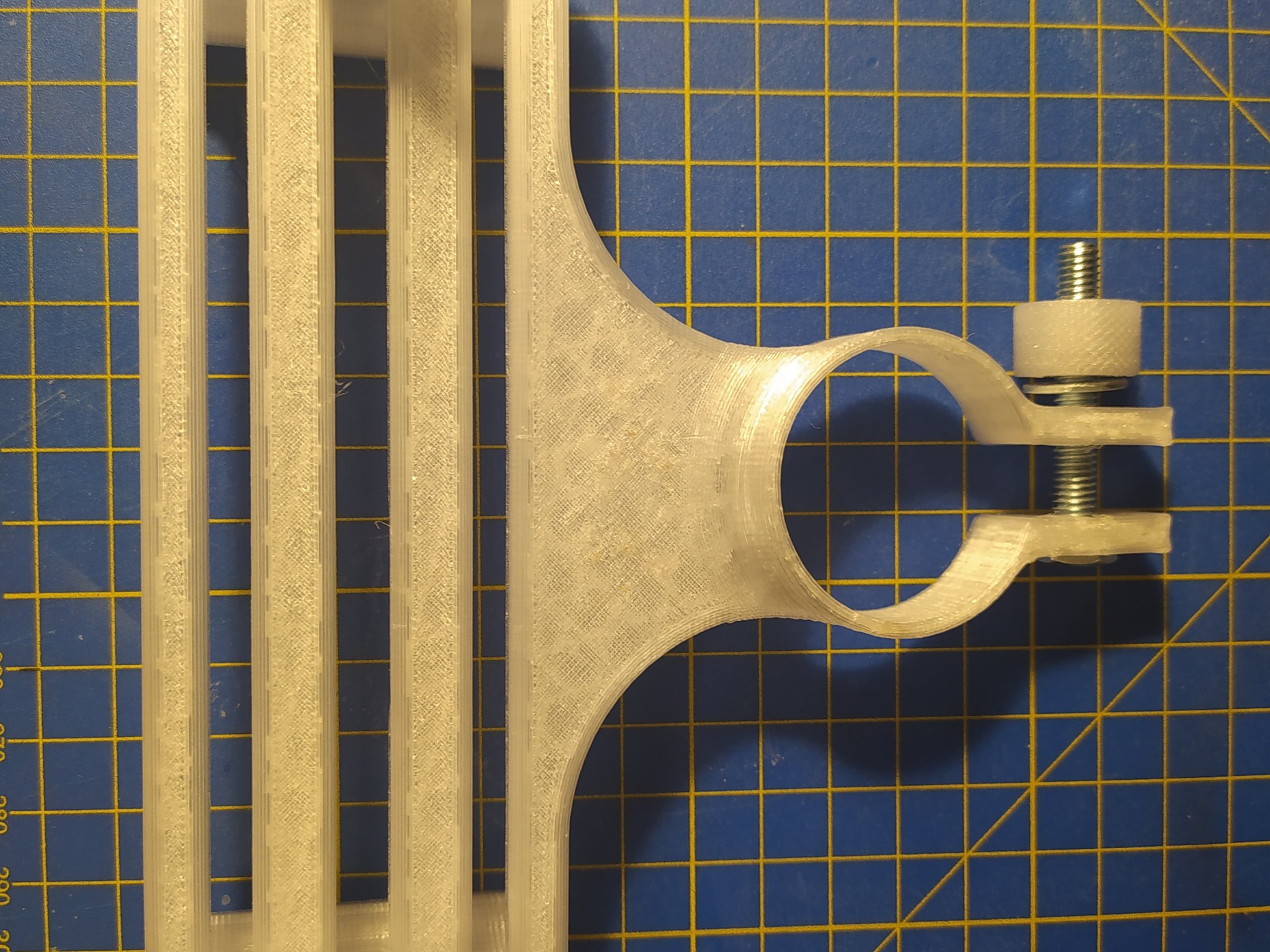 Giá đỡ smartphone cho kính thiên văn với thị kính ngắn