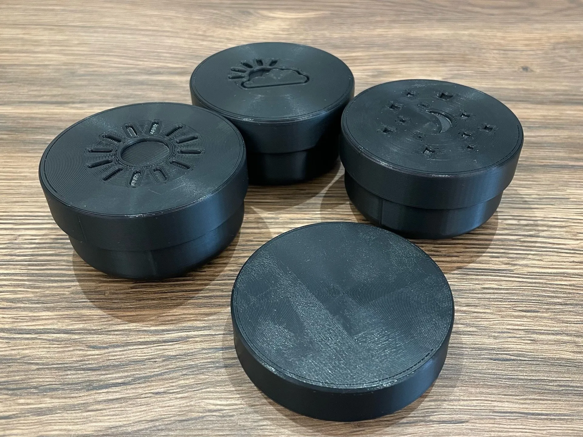 Bình đựng thuốc hàng ngày với ba ngăn cho bữa ăn