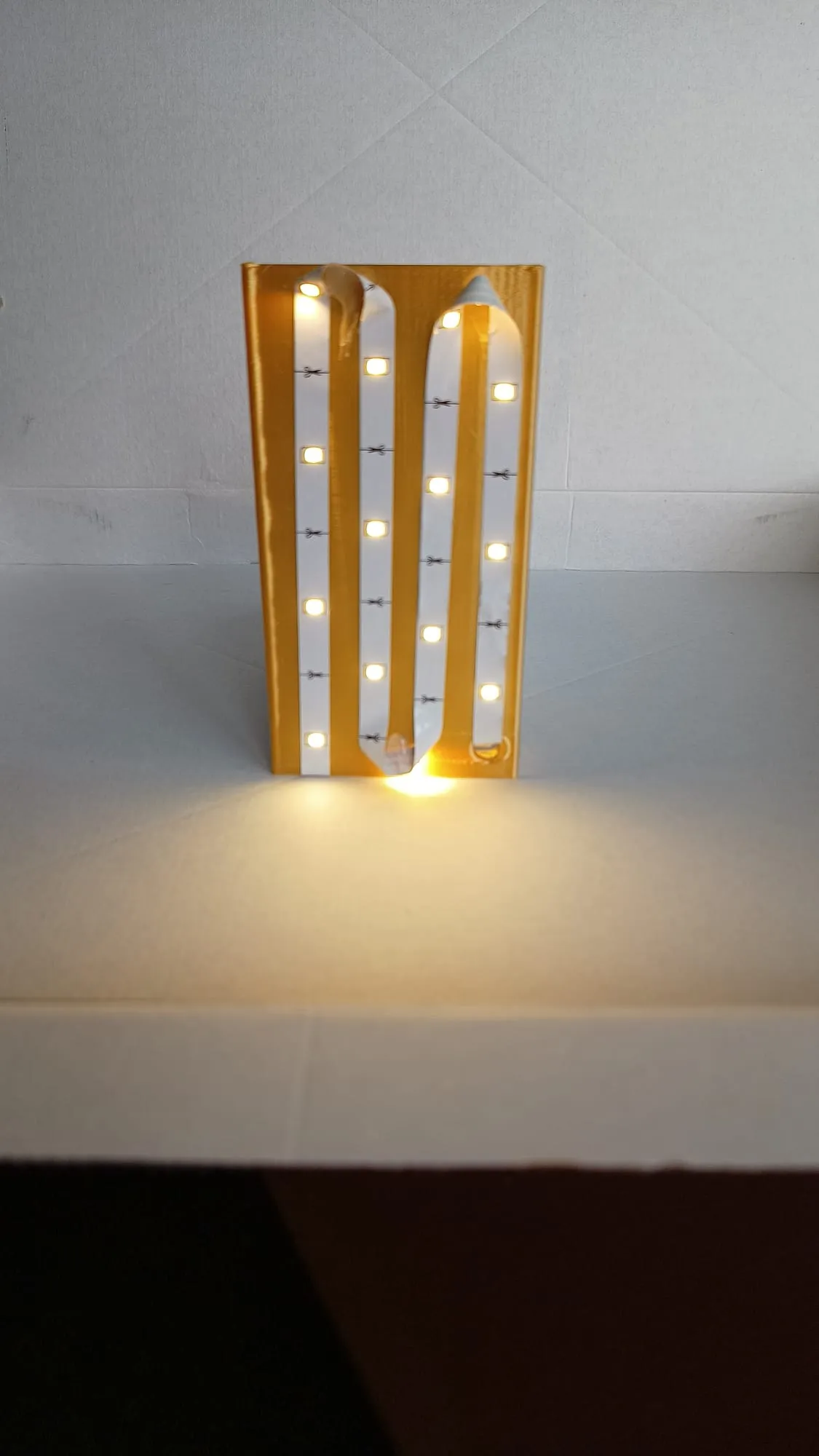 Giá đỡ LED đơn giản cho lithophane kỷ niệm người đã mất