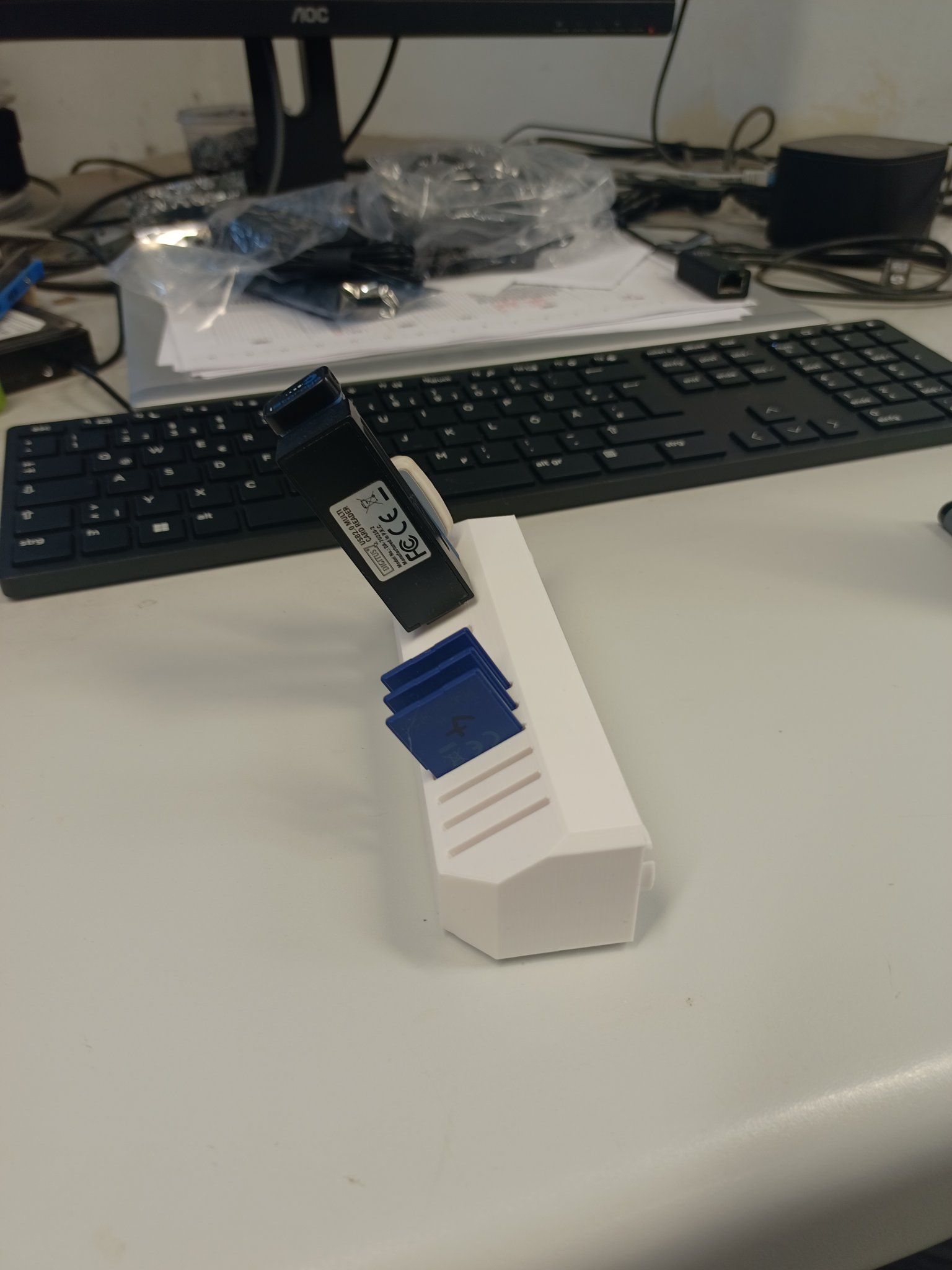 Giá đỡ USB-Flashdrive và SD-Card cho Cooler Master QUBE 500