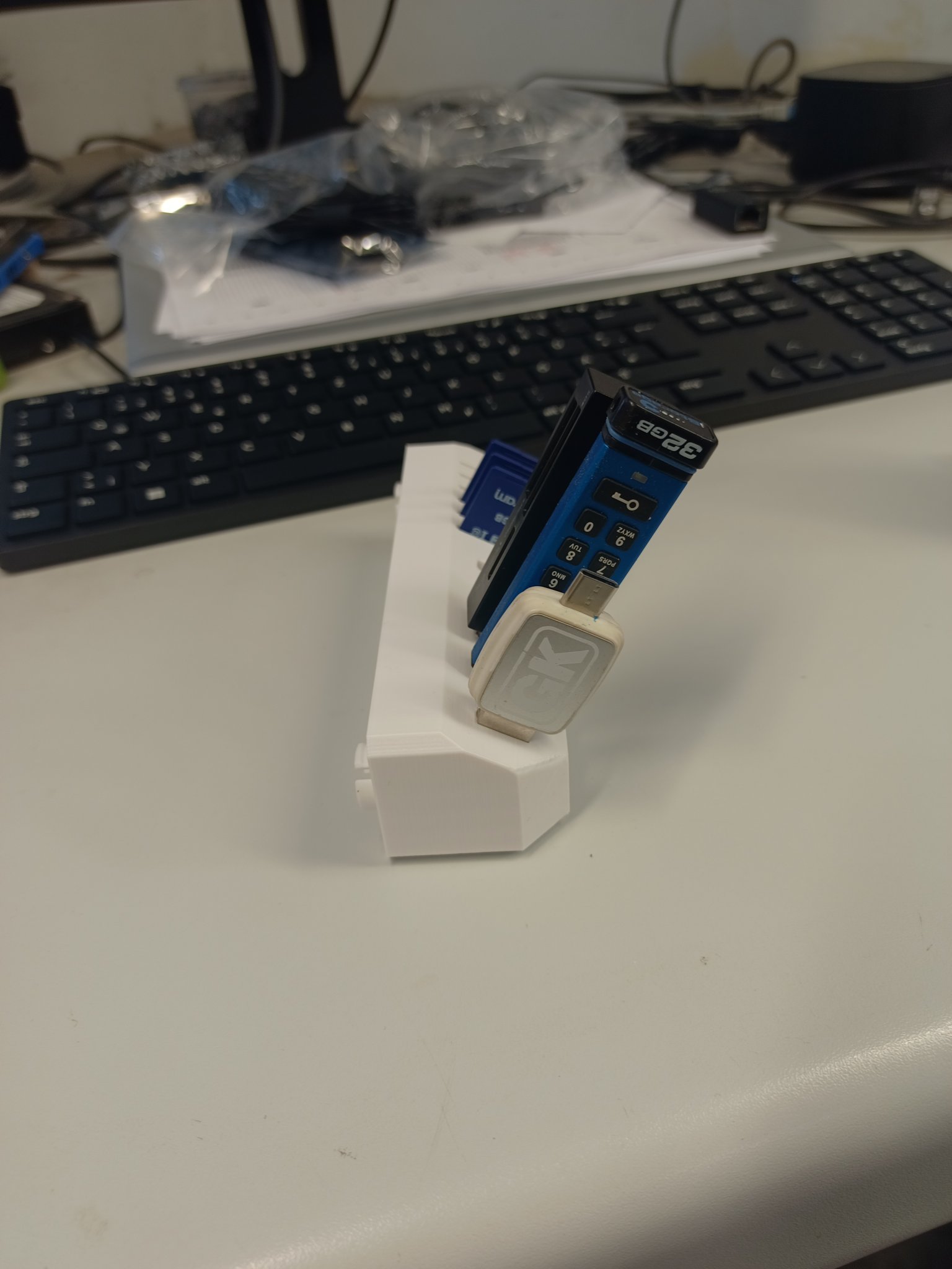 Giá đỡ USB-Flashdrive và SD-Card cho Cooler Master QUBE 500