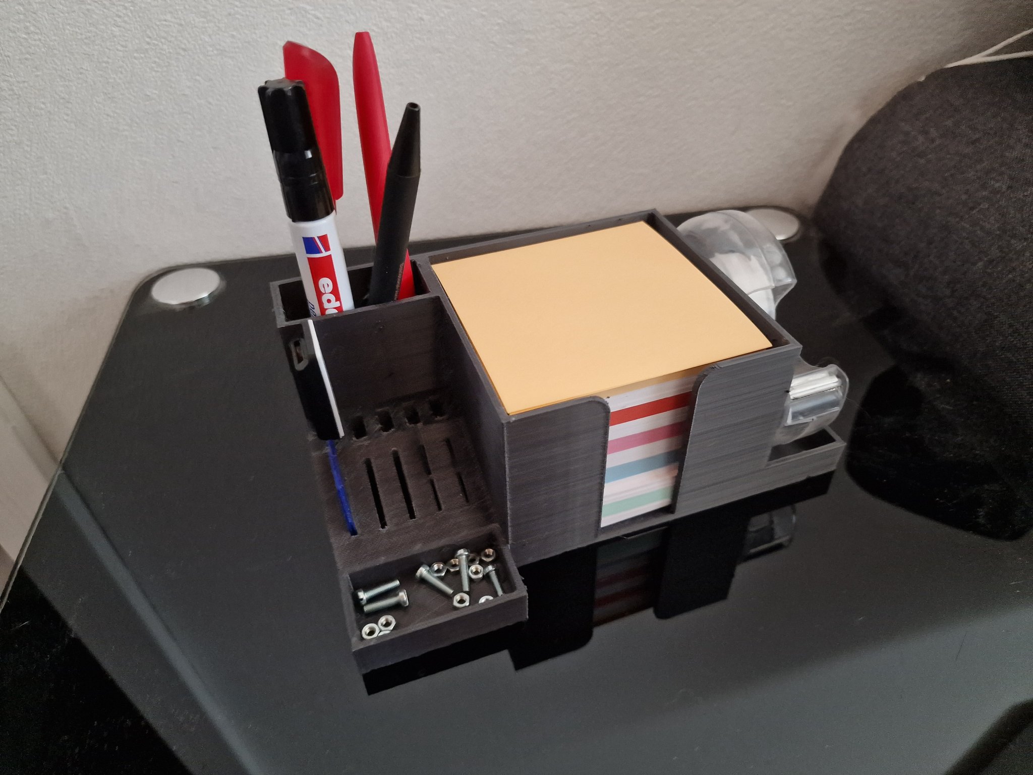 Giá đỡ bút và phụ kiện tiện lợi cho bàn làm việc