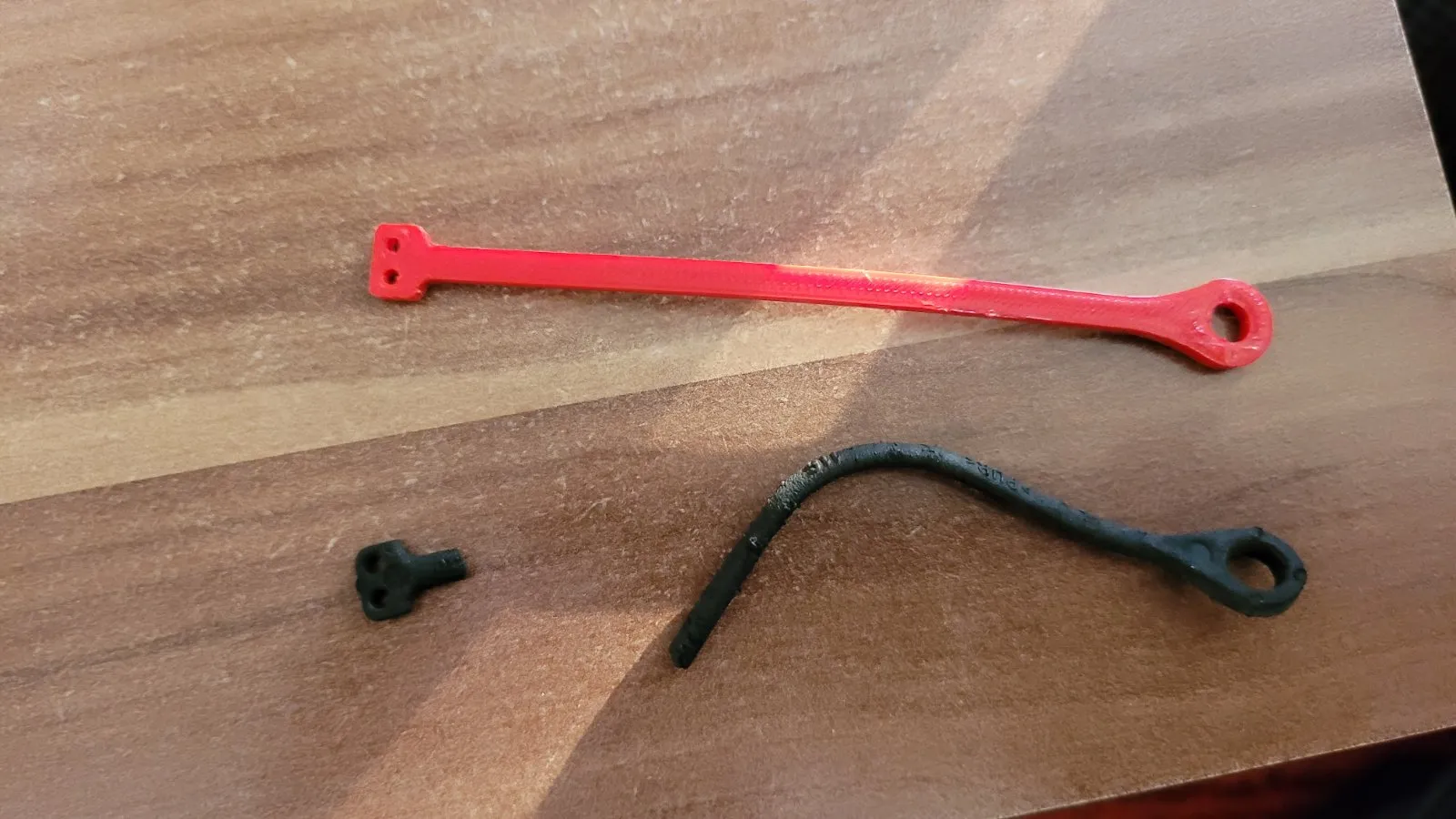 Dây đeo nắp bình xăng cho Skoda Superb 2