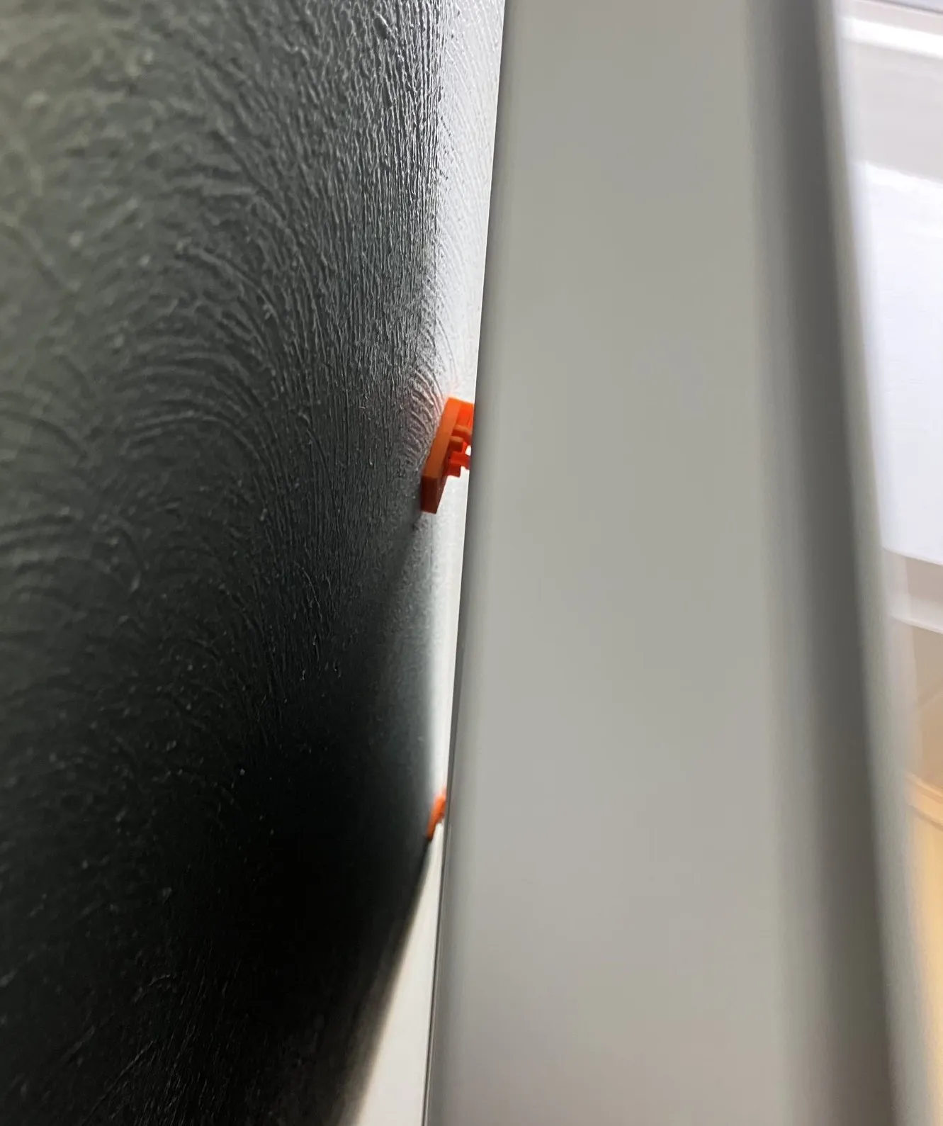 Giá đỡ tường cho bảng trắng dots office