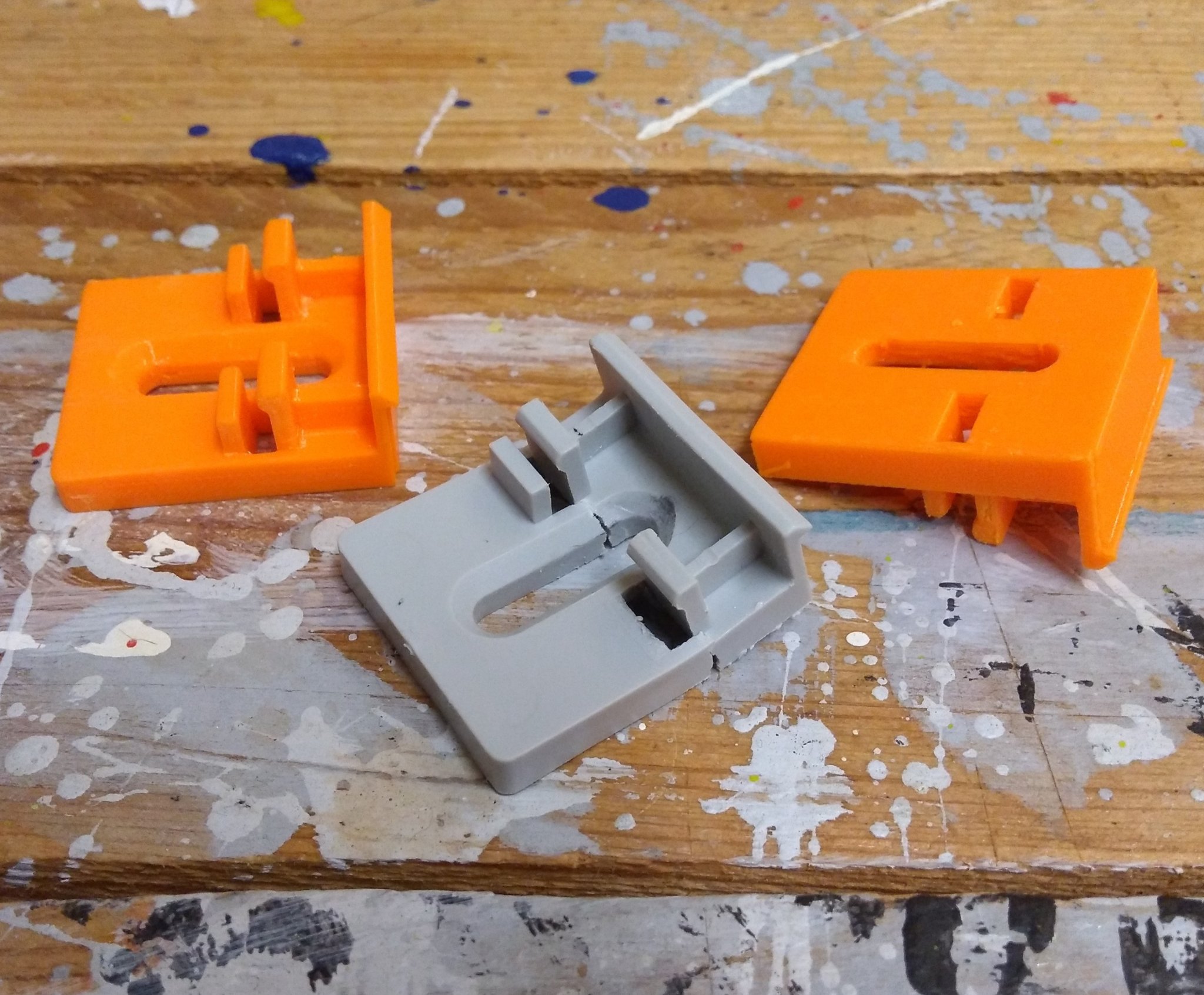 Giá đỡ tường cho bảng trắng dots office