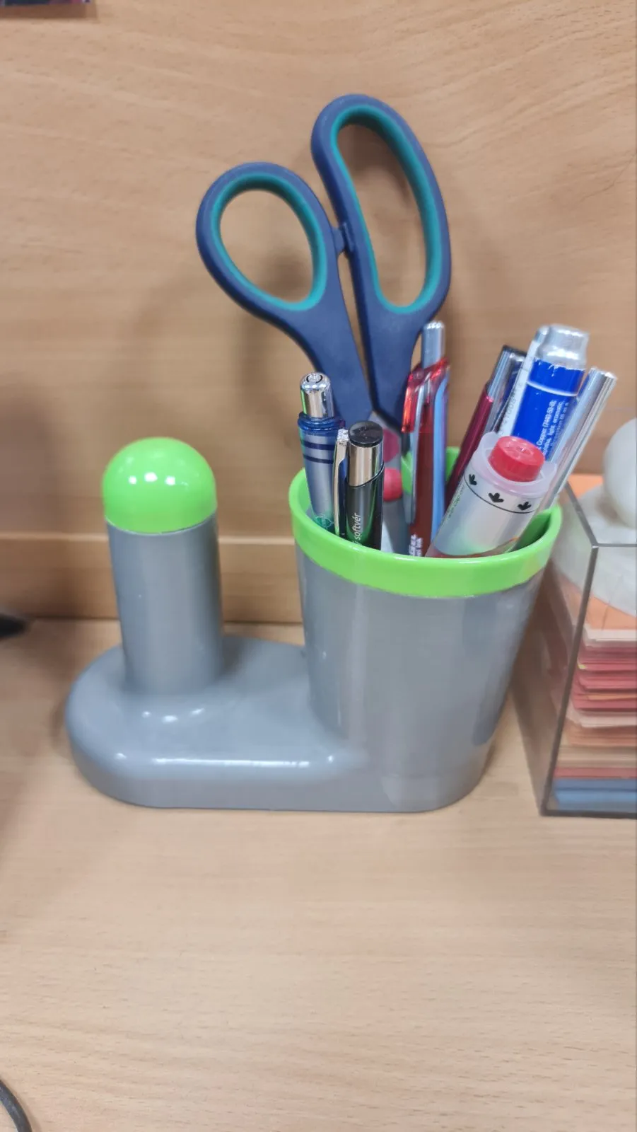 Giá đỡ bút hình mũ Lich King trong Warcraft