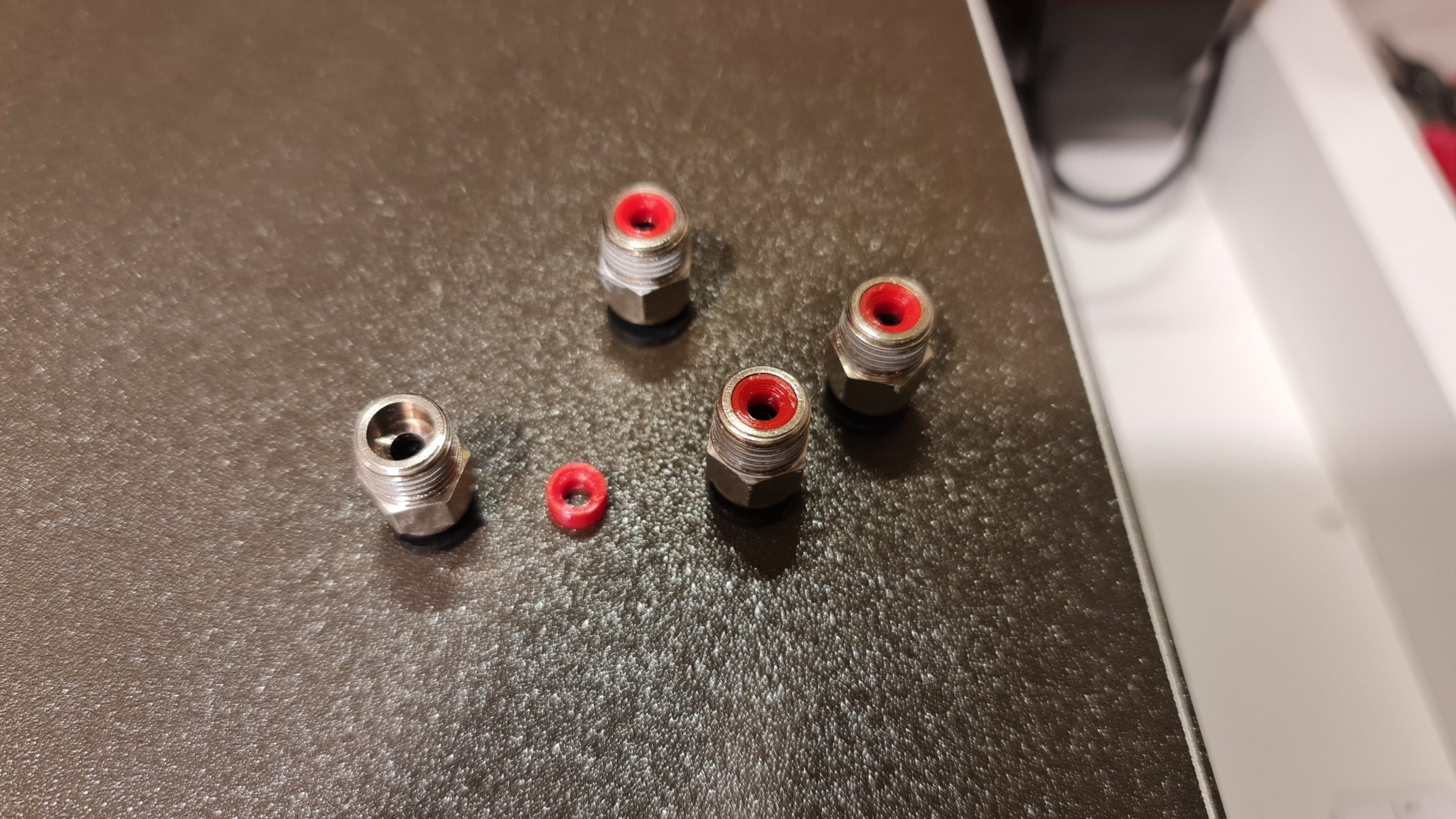 Nắp trong PC4-01 cho việc chèn filament dễ dàng