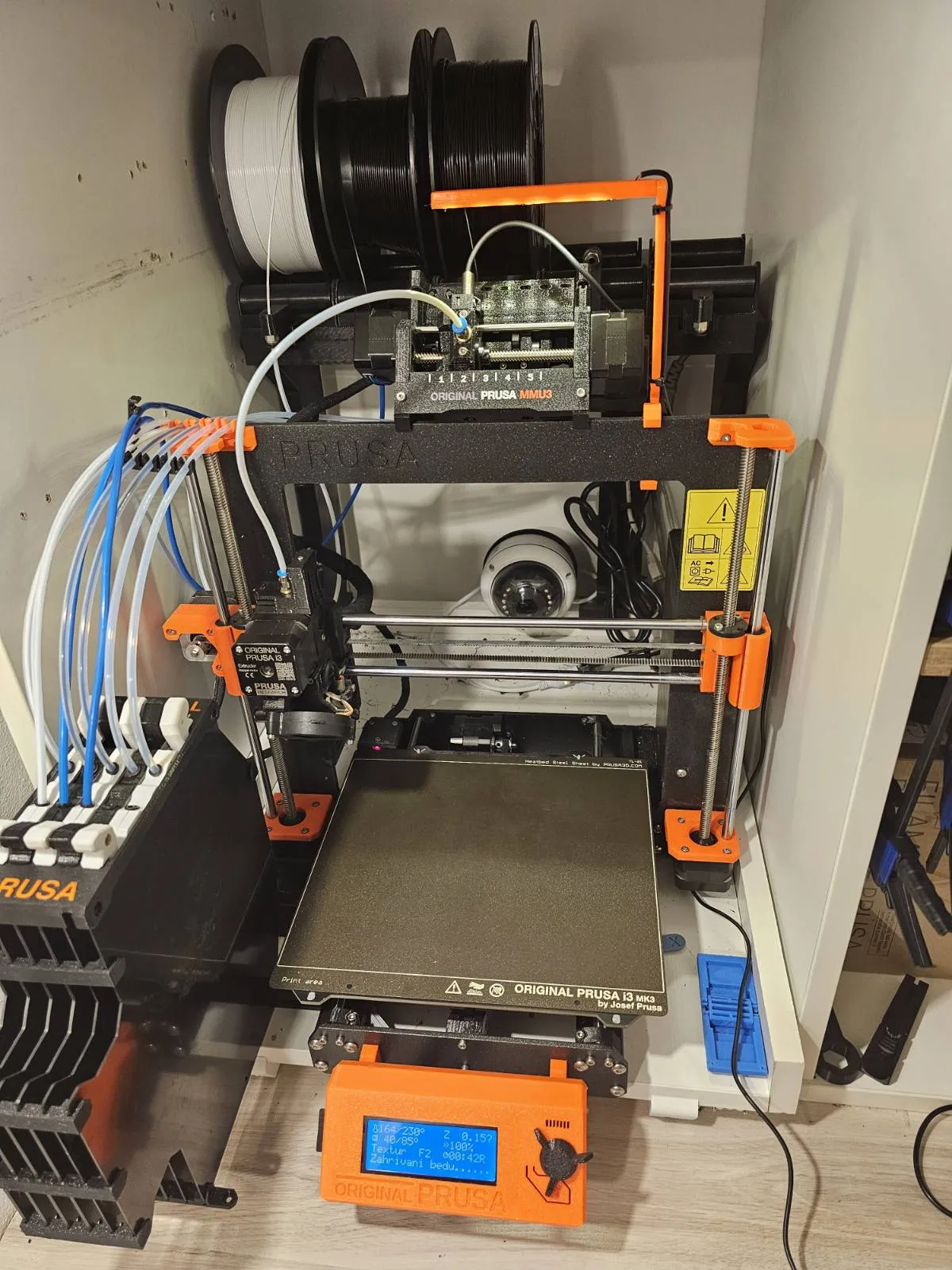 Giá đỡ cuộn MMU phía sau máy in 3D