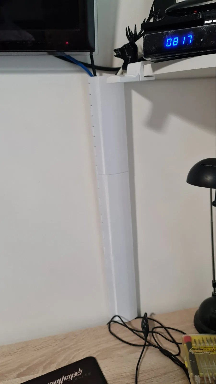 Giá đỡ cáp treo trên tường thiết kế tối giản