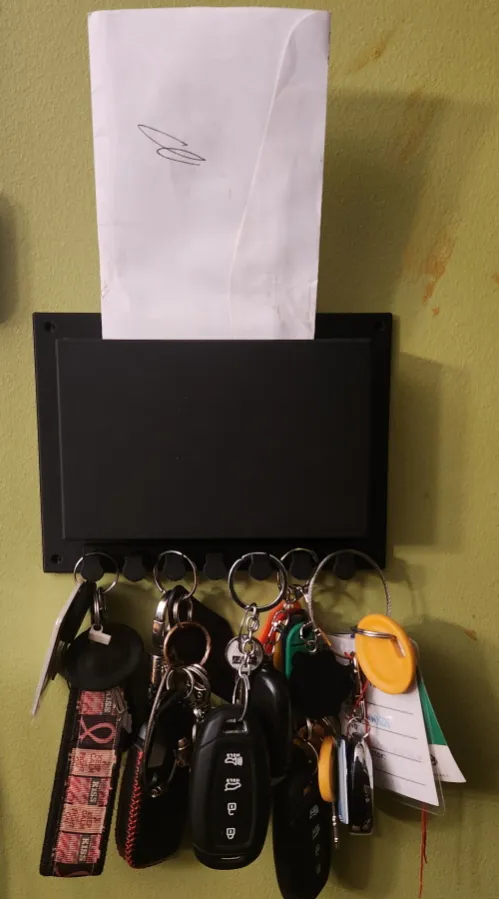 Giá treo chìa khóa tích hợp hộp thư