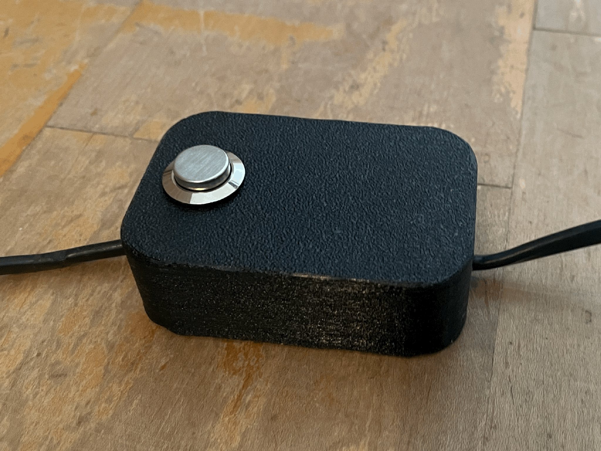 Vỏ bọc cho thiết bị Shelly Plus với nút bấm 16mm