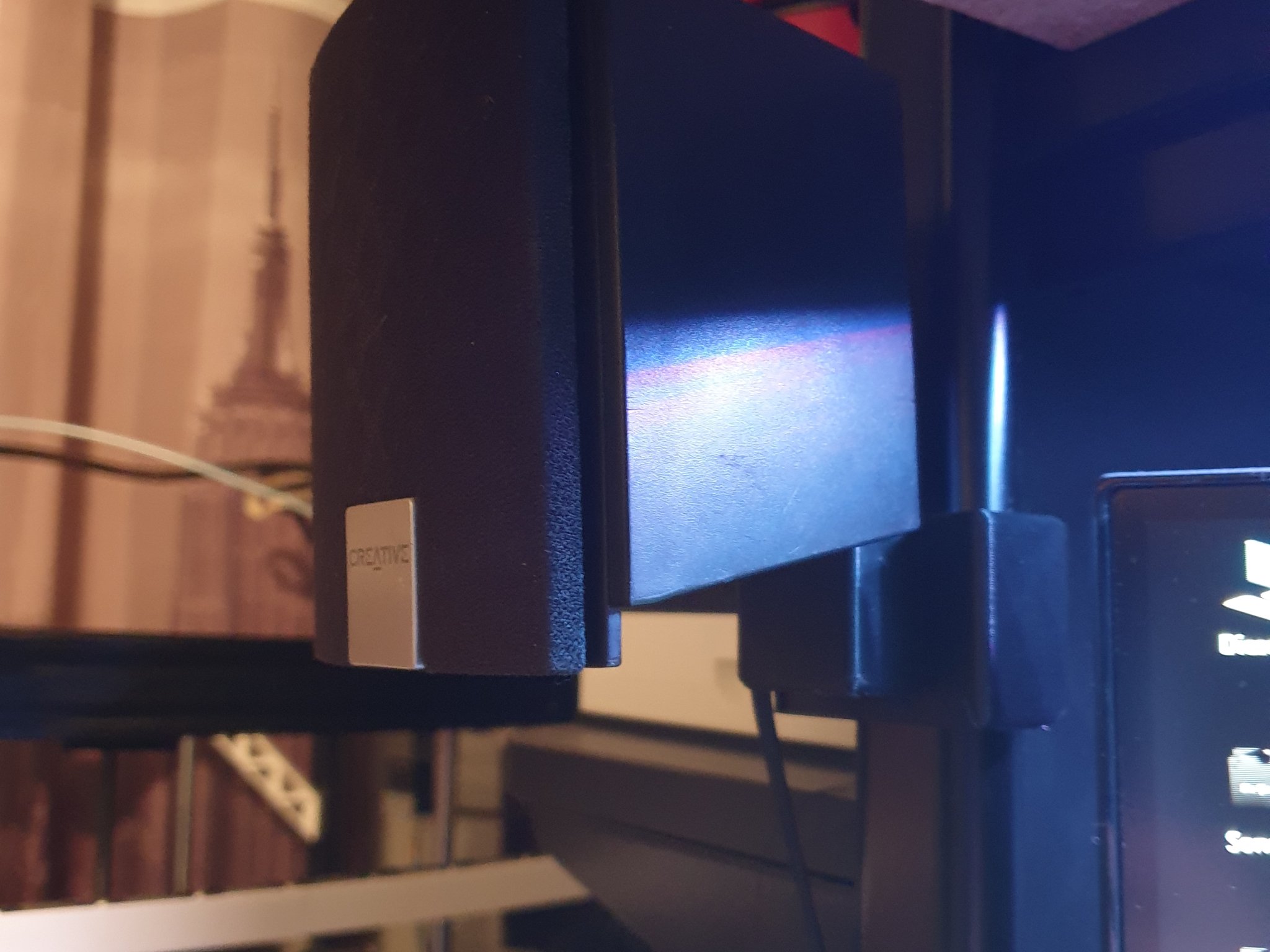 Giá đỡ hộp sáng tạo cho bàn làm việc game Ikea Fredde