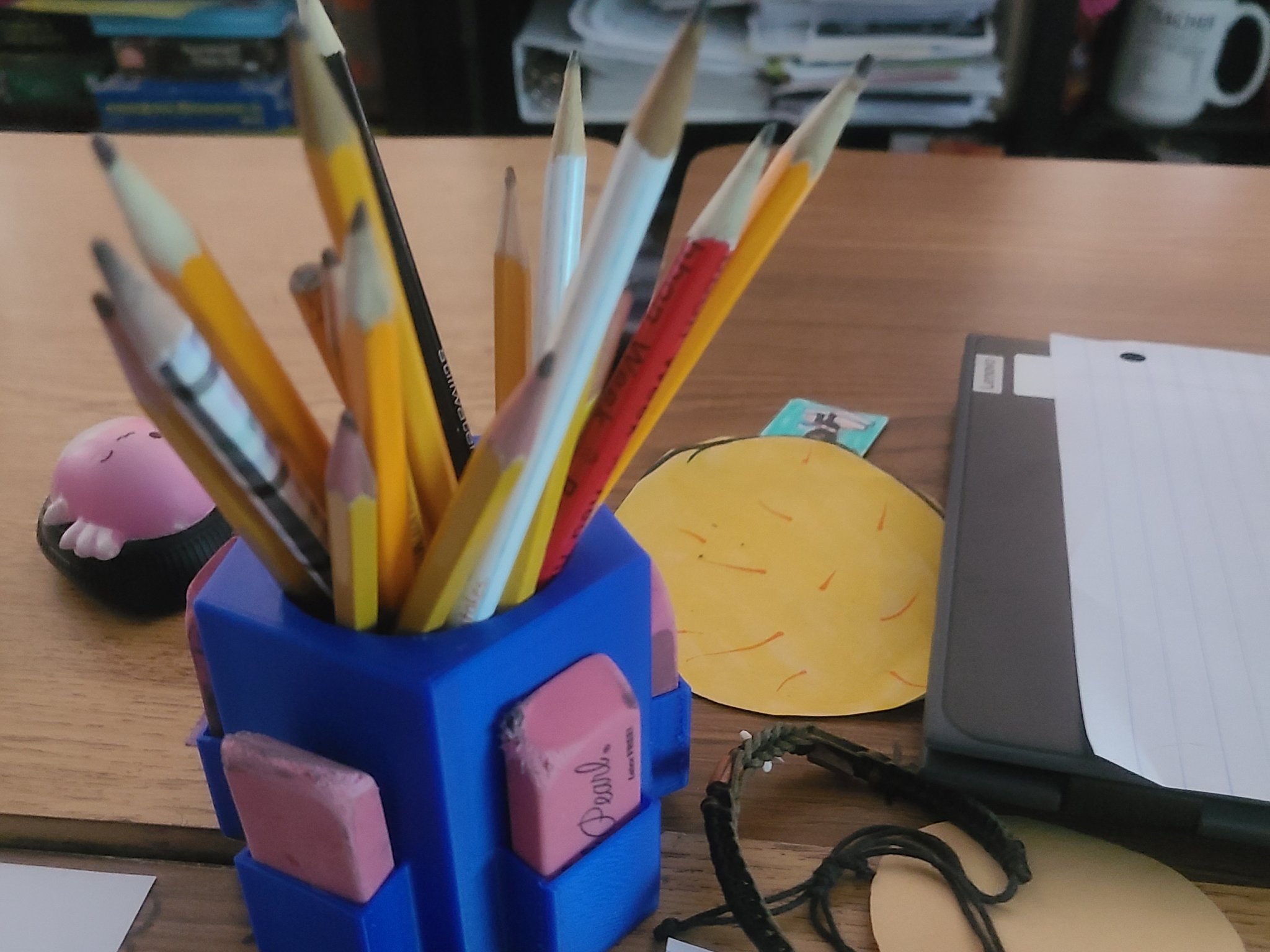 Giá đỡ bút chì và tẩy với 5 ngăn tẩy hồng