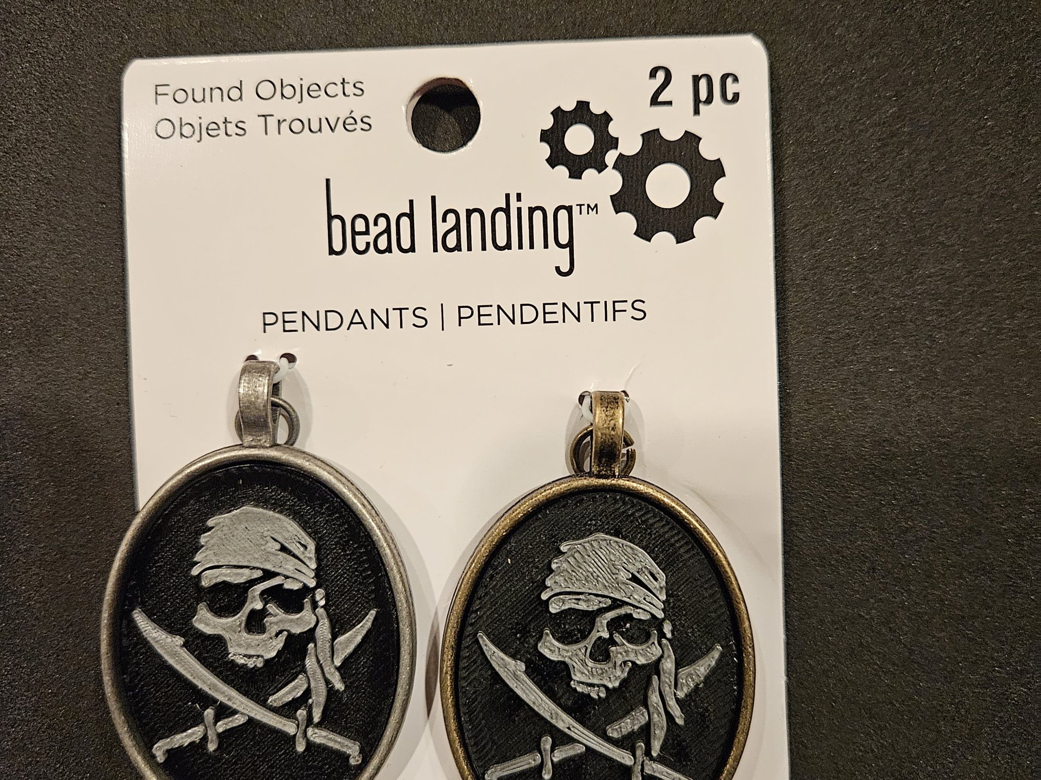 Mặt dây chuyền Jolly Roger cho trang phục Halloween