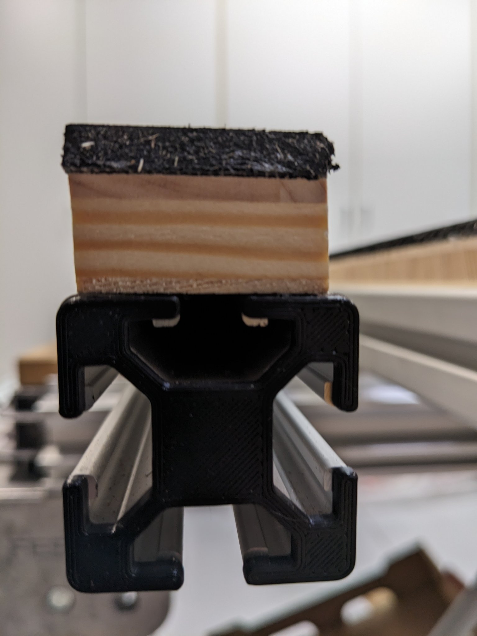 Ray hỗ trợ chống trượt cho bàn MFT