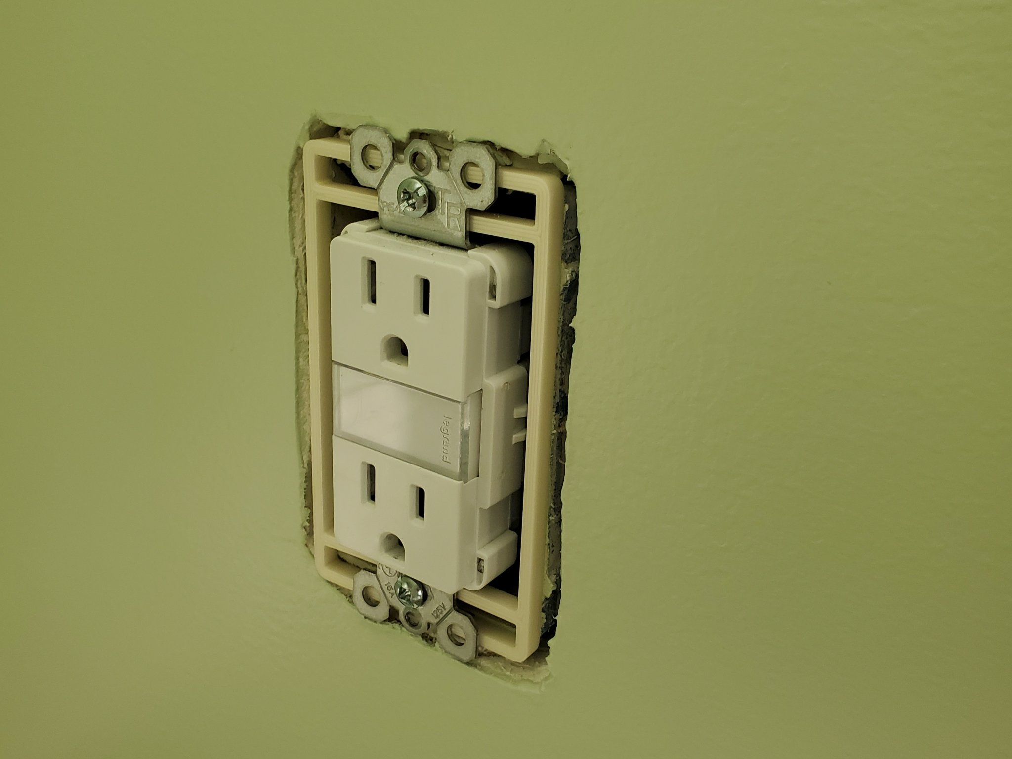 Spacer điều chỉnh cho hộp điện không đều