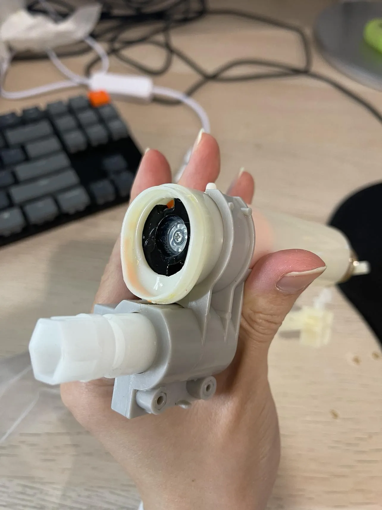 Thay thế đầu ống plunger Cycloneshock với không gian chết giảm