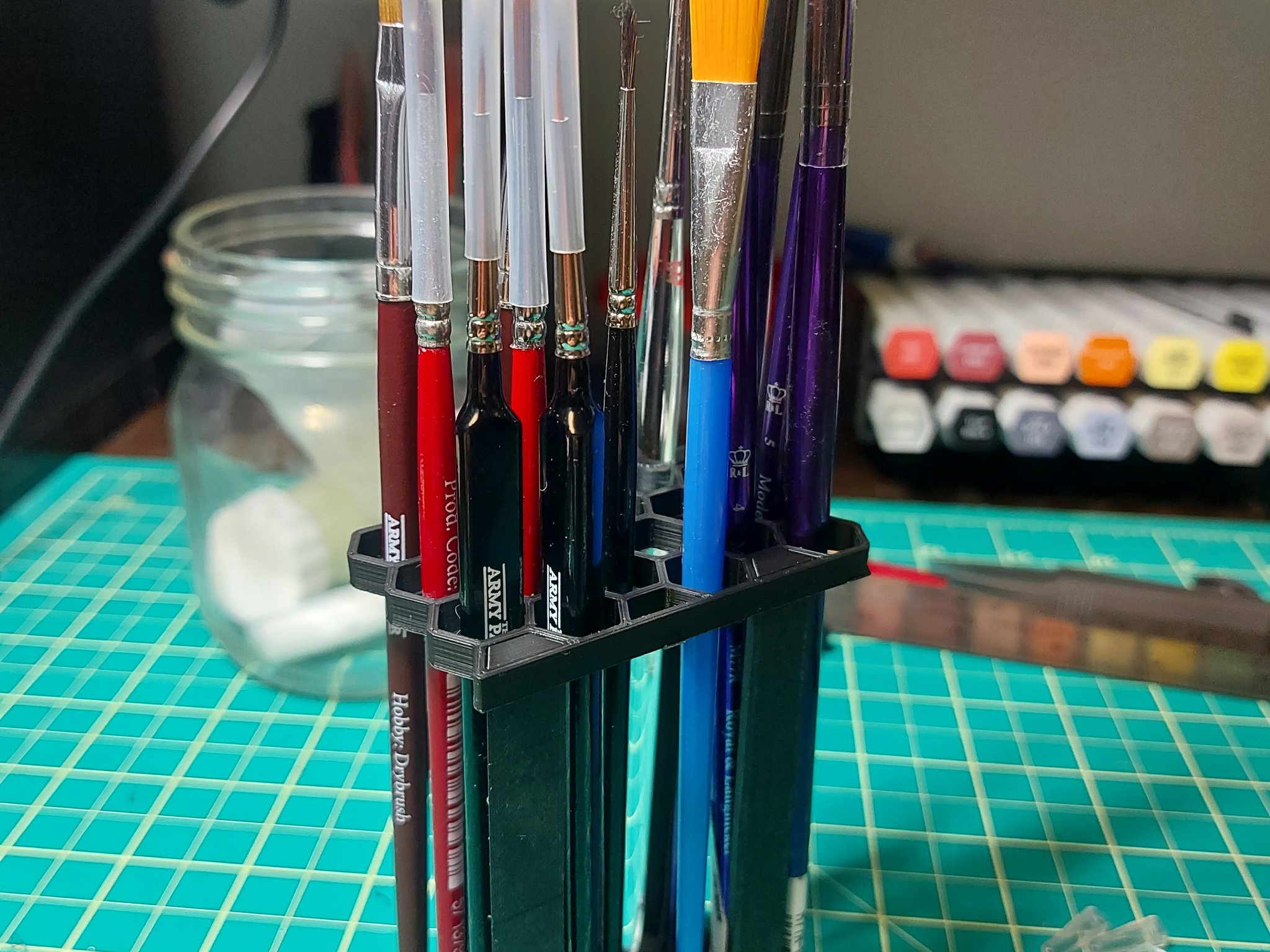 Giá đỡ cọ vẽ nổi cho bàn làm việc