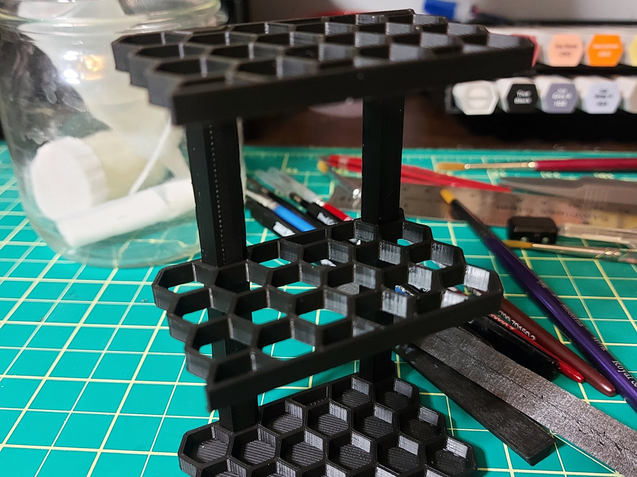 Giá đỡ cọ vẽ nổi cho bàn làm việc