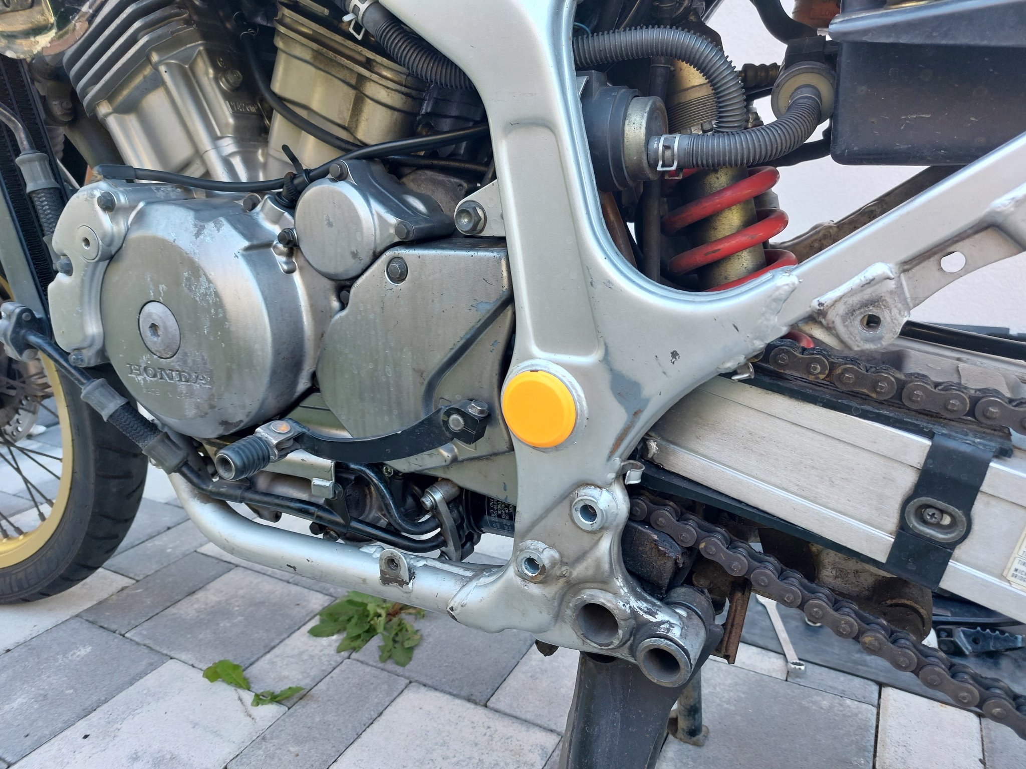 Nắp chụp bolt cho Honda Africa Twin RD04