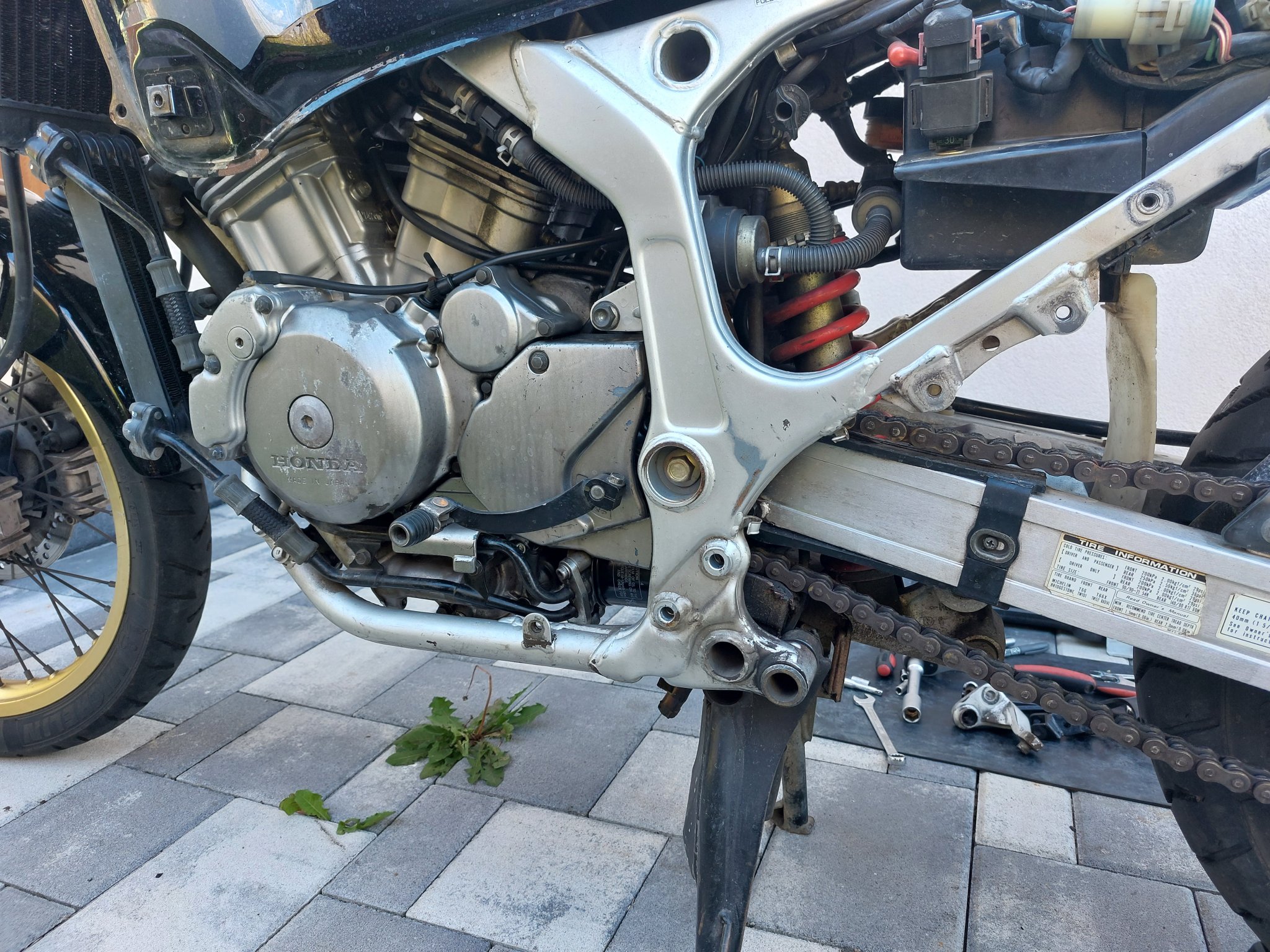 Nắp chụp bolt cho Honda Africa Twin RD04