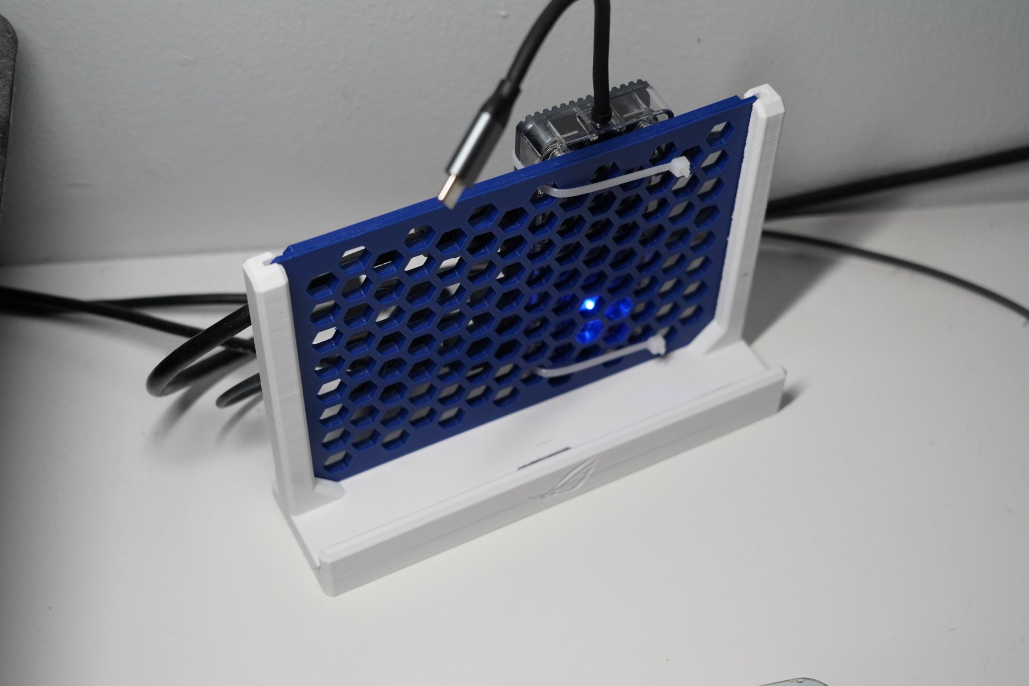 Đế docking ROG Ally cho màn hình và TV