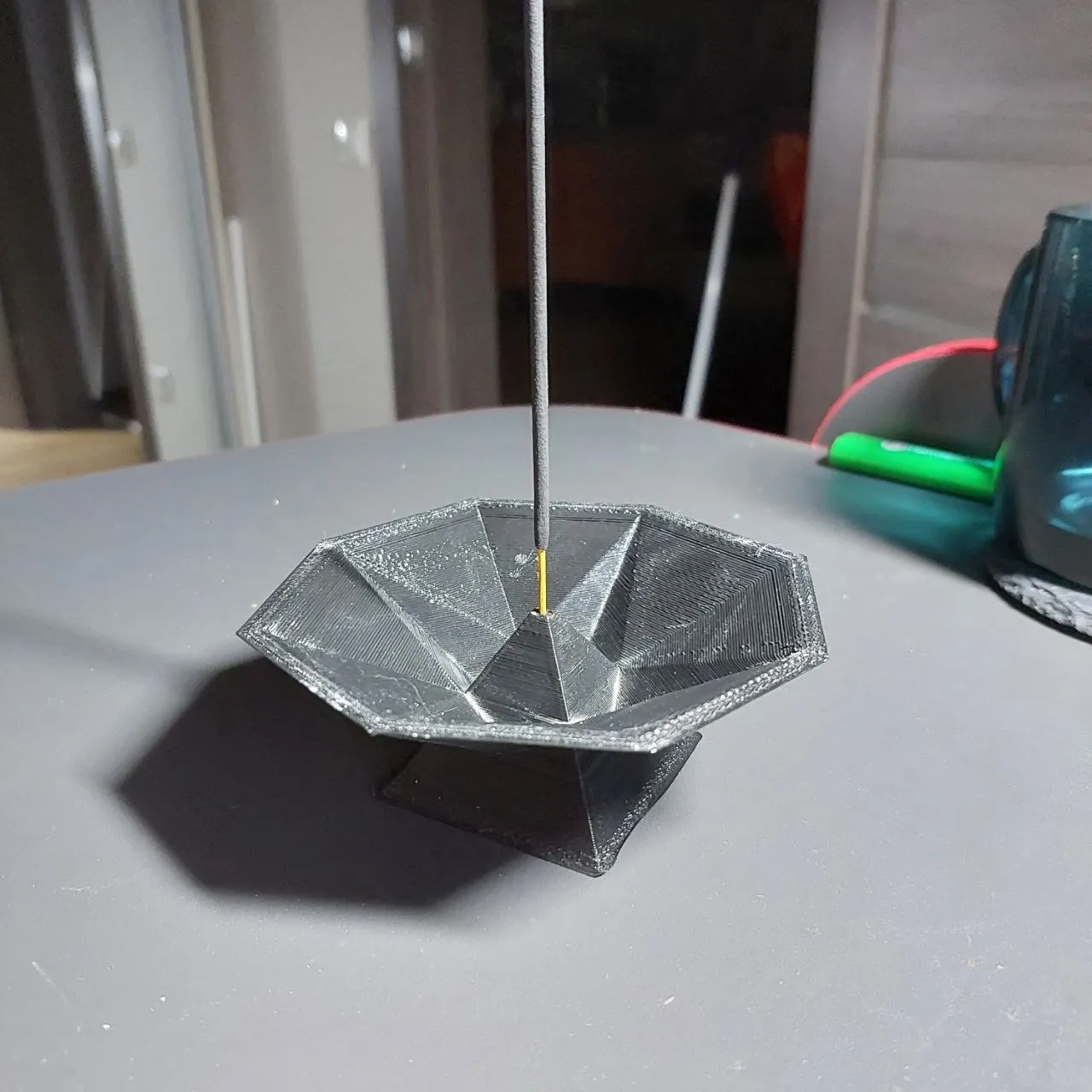 Giá đỡ hương liệu độc đáo cho không gian sống