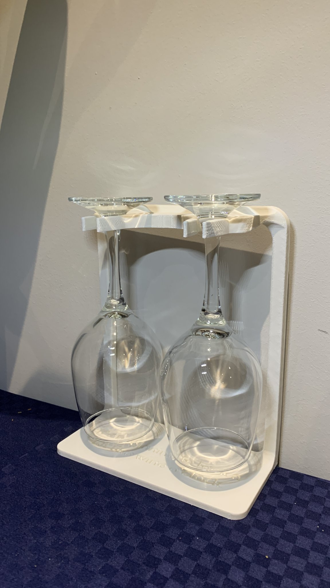 Giá đỡ ly rượu tinh tế và độc đáo