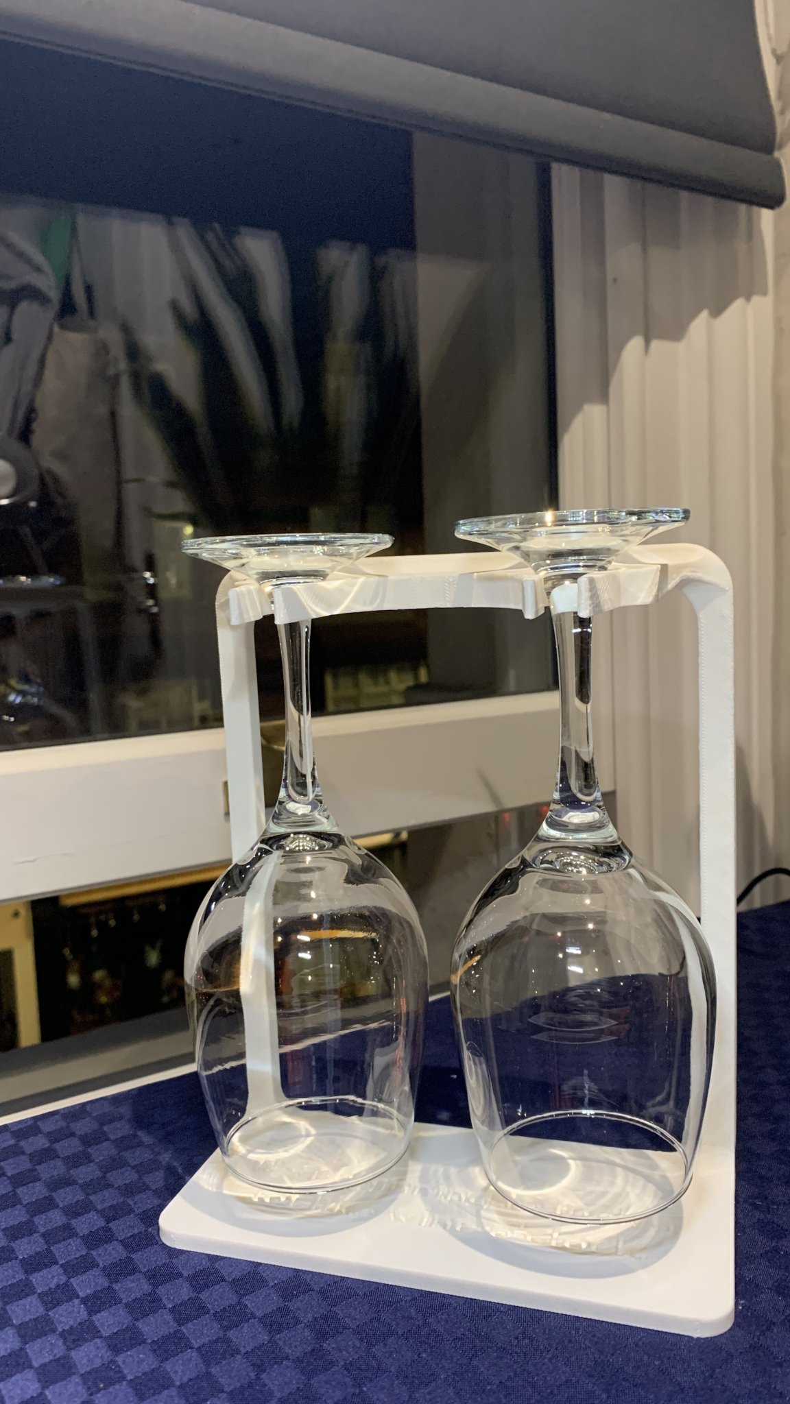 Giá đỡ ly rượu tinh tế và độc đáo