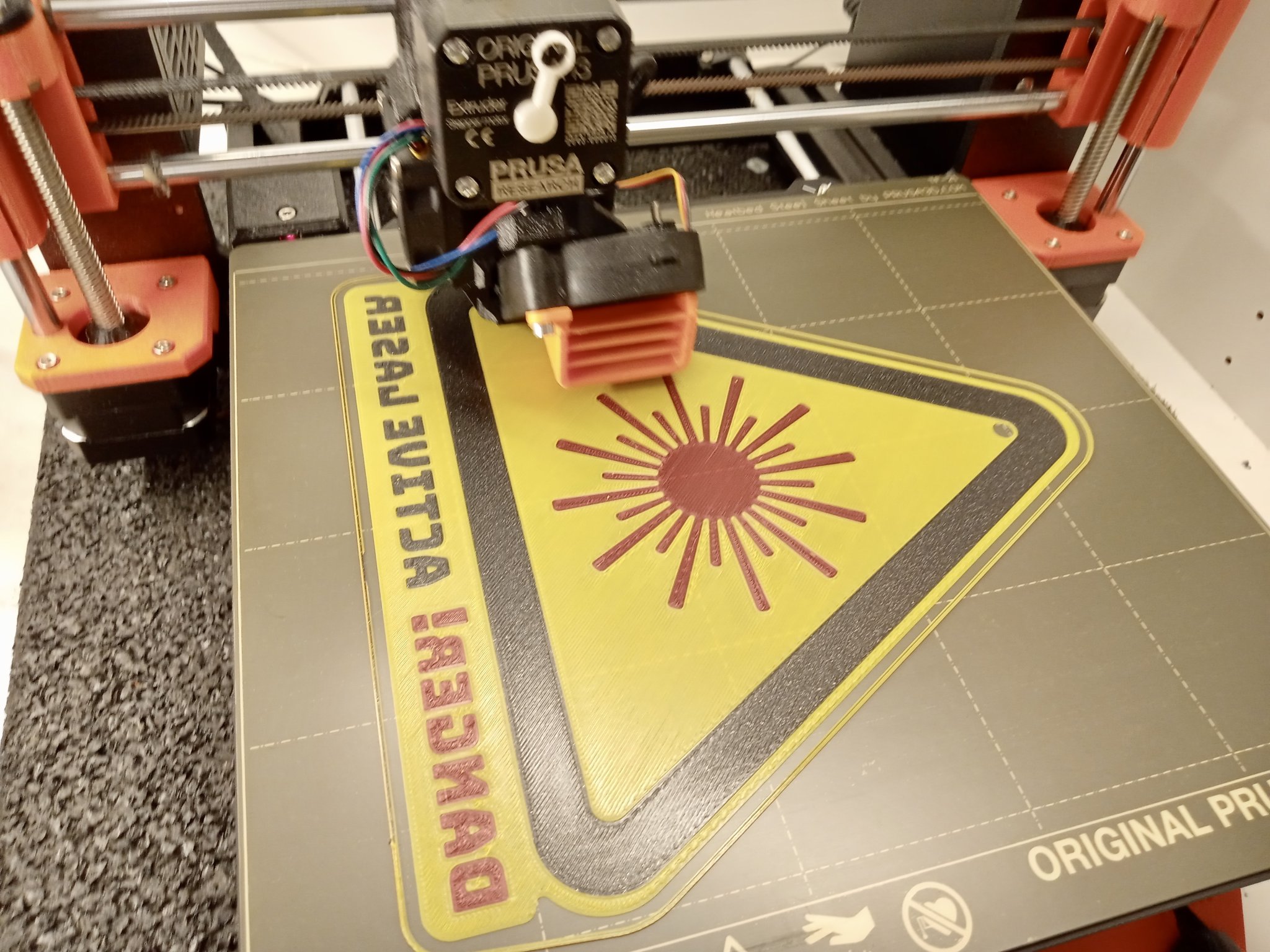 Biểu tượng cảnh báo laser cho máy khắc và cắt