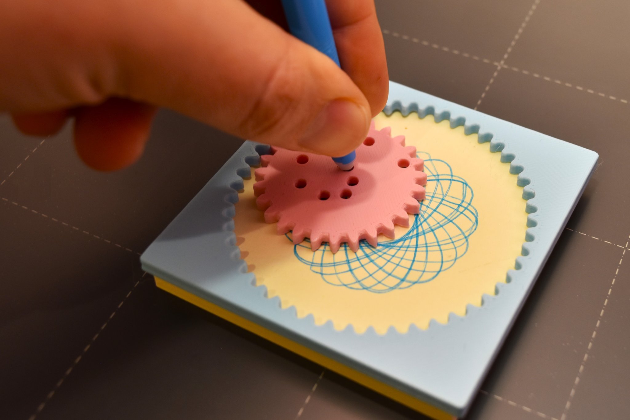 Nghệ thuật xoắn ốc Spirograph cho giấy ghi chú Post-It hình vuông